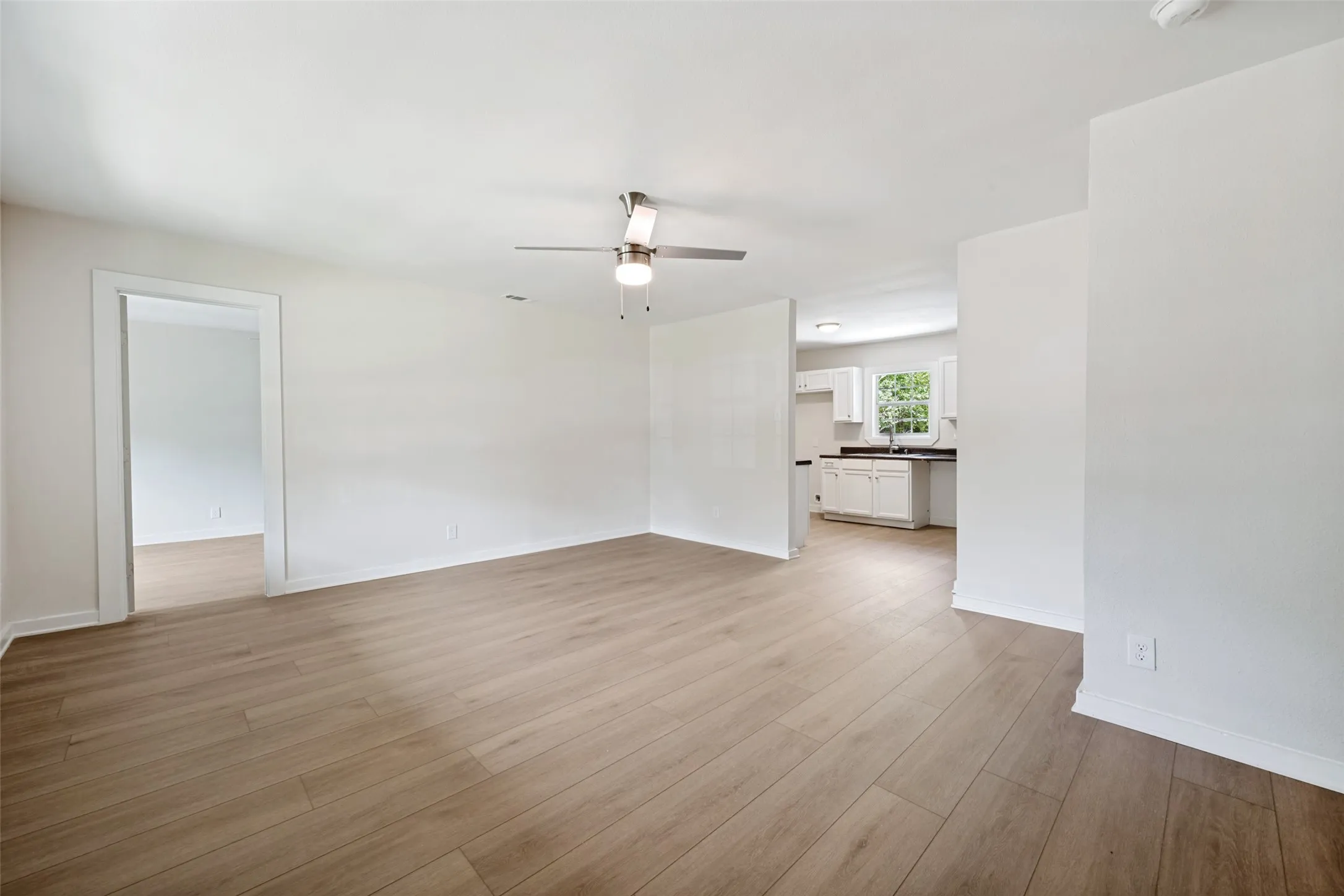 Single Family Residence For Sale in Tarrant County , 4401 Forbes Street, Fort Worth, Texas 76105, 3 Bedroom, 2 Bathroom, Garage spaces, 1,244 Sqft, built in 1954, mls#21345617, Real Estate Agent in Fort Worth, Homes For Sale in Tarrant county, Homes For Sale in Fort Worth, Realtor in Fort Worth Texas, Real Estate Brokerage Independent Realty Texas, Luminita Cordes Realtor