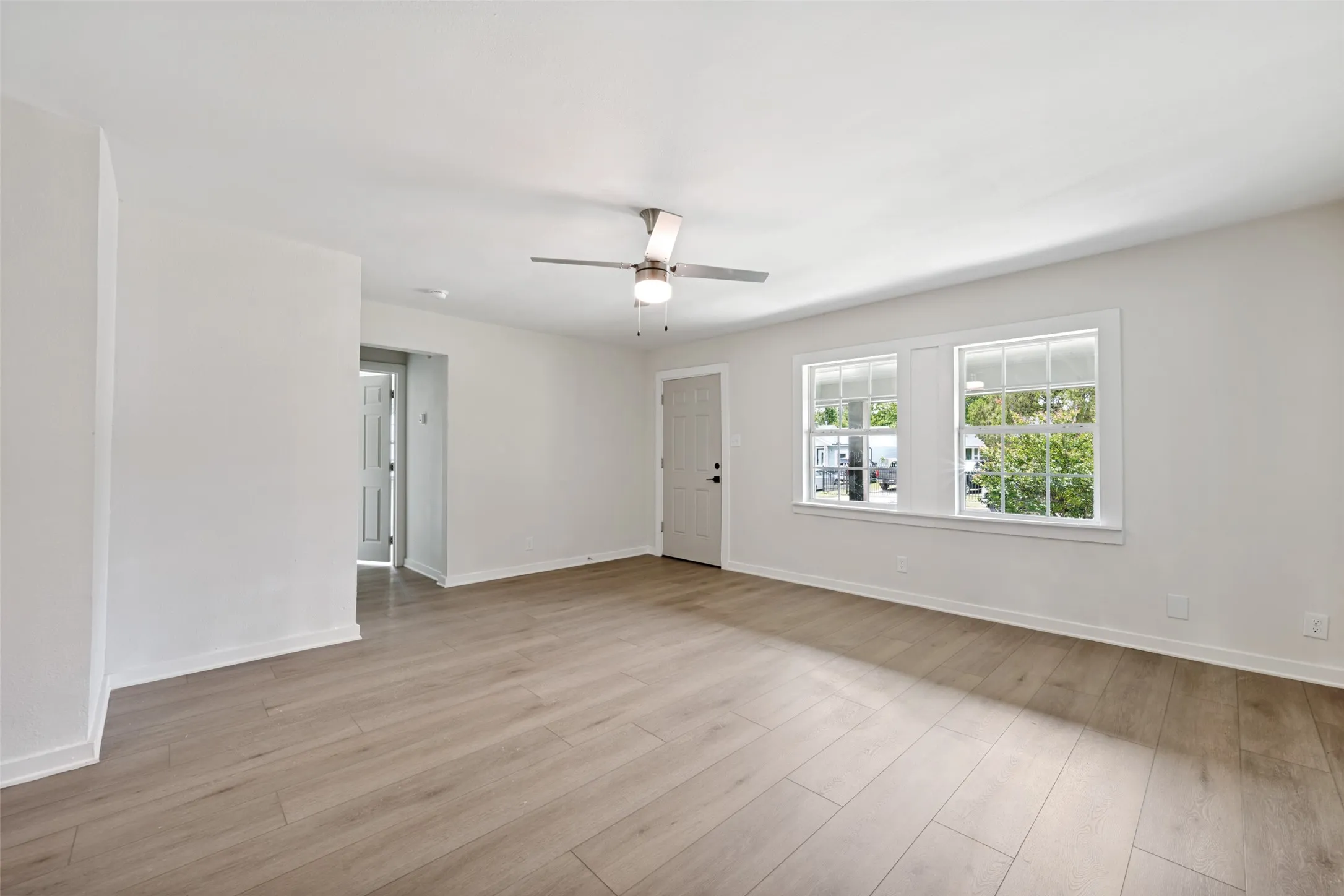 Single Family Residence For Sale in Tarrant County , 4401 Forbes Street, Fort Worth, Texas 76105, 3 Bedroom, 2 Bathroom, Garage spaces, 1,244 Sqft, built in 1954, mls#21345617, Real Estate Agent in Fort Worth, Homes For Sale in Tarrant county, Homes For Sale in Fort Worth, Realtor in Fort Worth Texas, Real Estate Brokerage Independent Realty Texas, Luminita Cordes Realtor