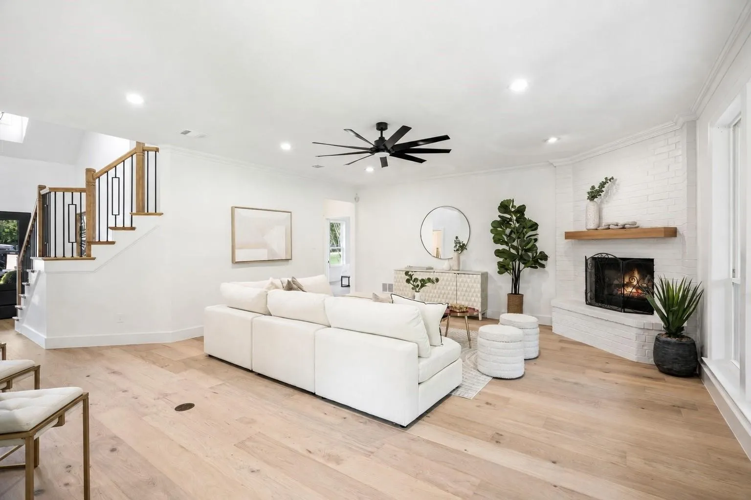 Single Family Residence For Rent in Denton County , 890 Topaz Lane, Oak Point, Texas 75068, 4 Bedroom, 5 Bathroom, 3 Garage spaces, 4,091 Sqft, built in 1994, mls#21345581, Real Estate Agent in Oak Point, Homes For Rent in Denton county, Homes For Rent in Oak Point, Realtor in Oak Point Texas, Real Estate Brokerage Independent Realty Texas, Luminita Cordes Realtor
