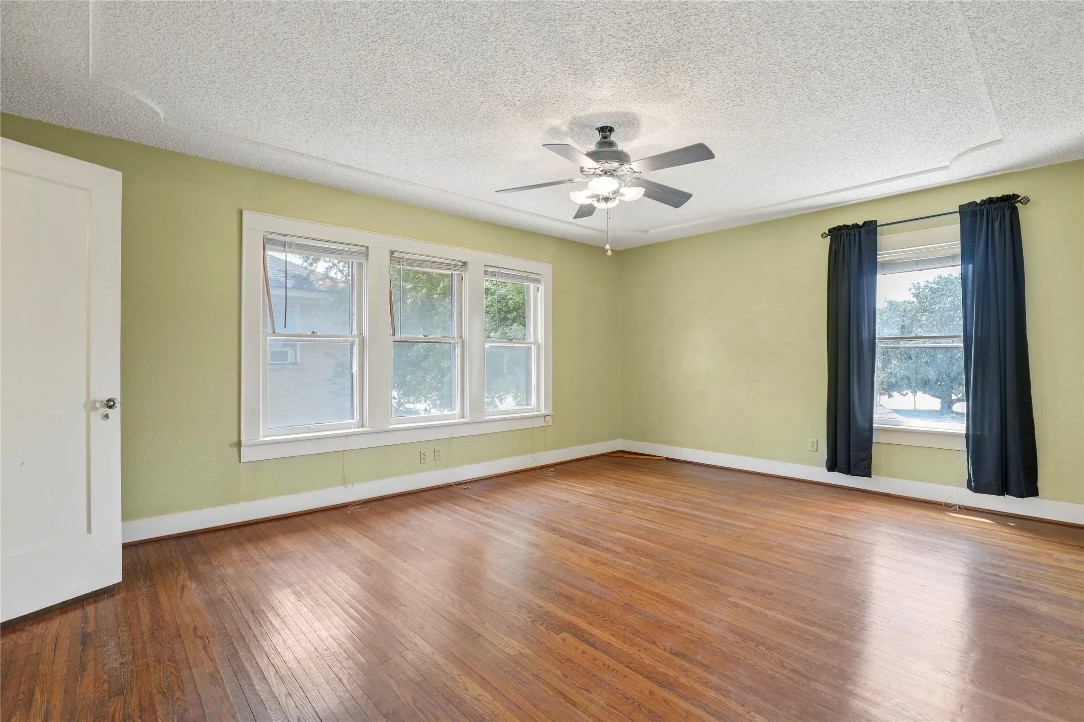 Single Family Residence For Rent in Tarrant County , 2625 S University Drive, Fort Worth, Texas 76109, 4 Bedroom, 3 Bathroom, Garage spaces, 1,964 Sqft, built in 1924, mls#21345625, Real Estate Agent in Fort Worth, Homes For Rent in Tarrant county, Homes For Rent in Fort Worth, Realtor in Fort Worth Texas, Real Estate Brokerage Independent Realty Texas, Luminita Cordes Realtor