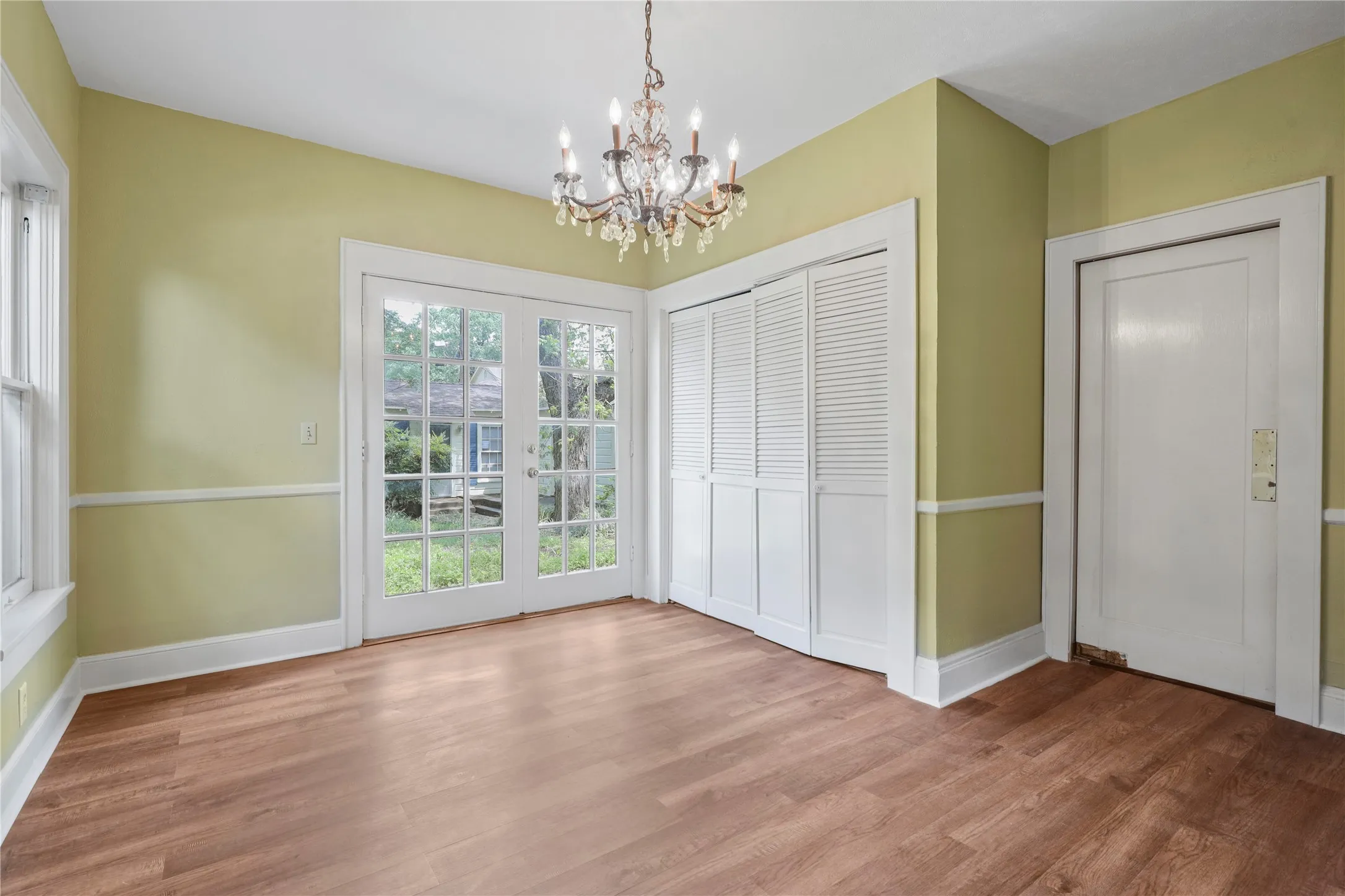 Single Family Residence For Rent in Tarrant County , 2625 S University Drive, Fort Worth, Texas 76109, 4 Bedroom, 3 Bathroom, Garage spaces, 1,964 Sqft, built in 1924, mls#21345625, Real Estate Agent in Fort Worth, Homes For Rent in Tarrant county, Homes For Rent in Fort Worth, Realtor in Fort Worth Texas, Real Estate Brokerage Independent Realty Texas, Luminita Cordes Realtor