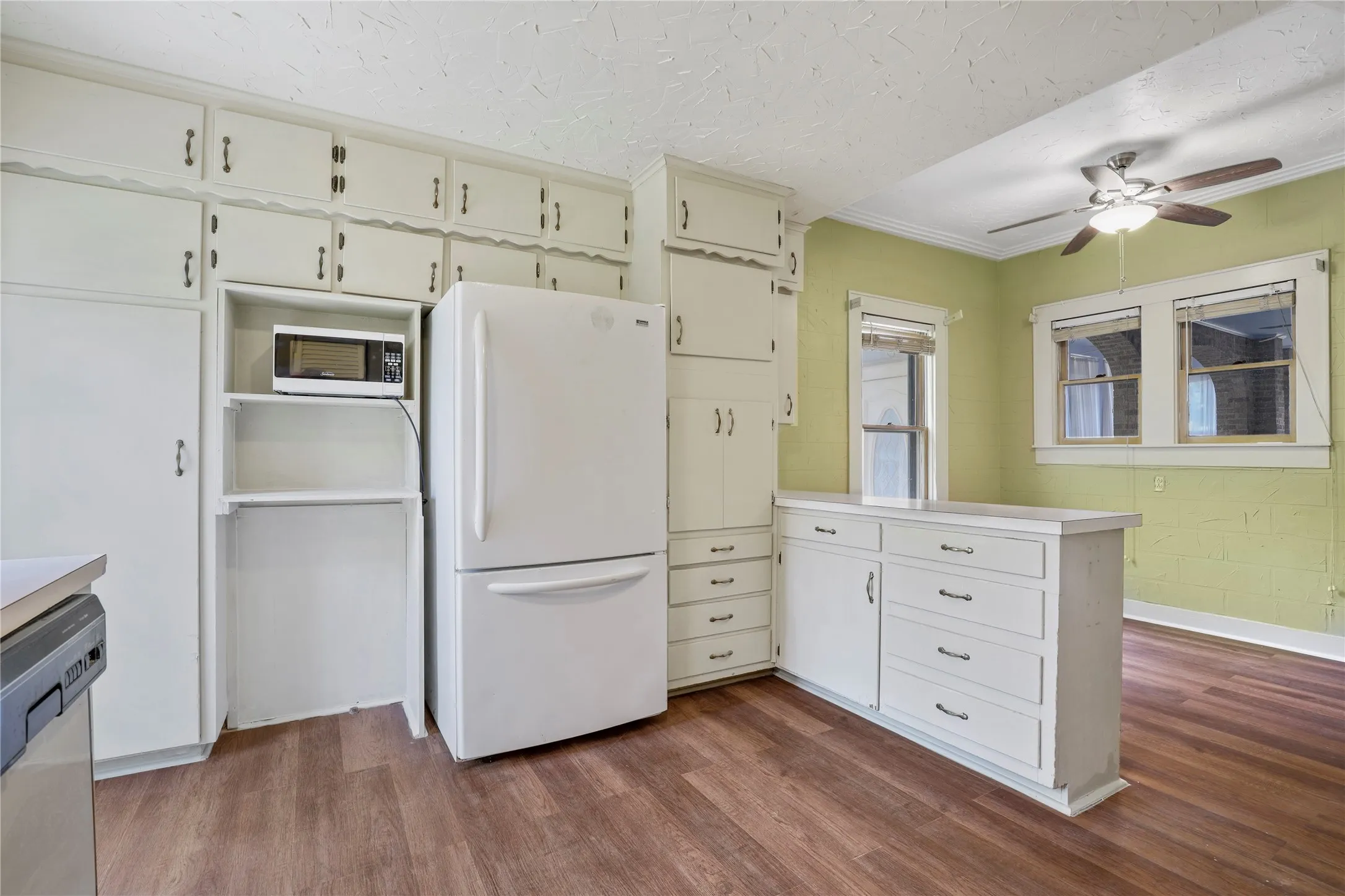 Single Family Residence For Rent in Tarrant County , 2625 S University Drive, Fort Worth, Texas 76109, 4 Bedroom, 3 Bathroom, Garage spaces, 1,964 Sqft, built in 1924, mls#21345625, Real Estate Agent in Fort Worth, Homes For Rent in Tarrant county, Homes For Rent in Fort Worth, Realtor in Fort Worth Texas, Real Estate Brokerage Independent Realty Texas, Luminita Cordes Realtor