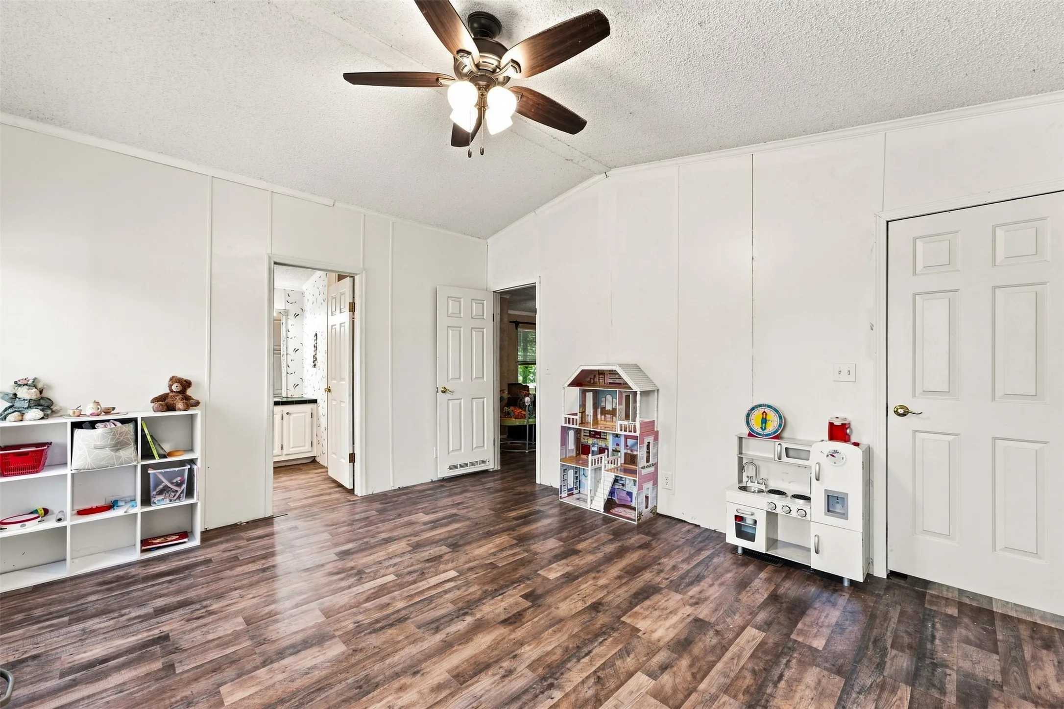 Single Family Residence For Sale in Mc Lennan County , 252 Blackland Road, Riesel, Texas 76682, 4 Bedroom, 3 Bathroom, 2 Garage spaces, 2,128 Sqft, built in 1997, mls#21343840, Real Estate Agent in Riesel, Homes For Sale in Mc Lennan county, Homes For Sale in Riesel, Realtor in Riesel Texas, Real Estate Brokerage Independent Realty Texas, Luminita Cordes Realtor