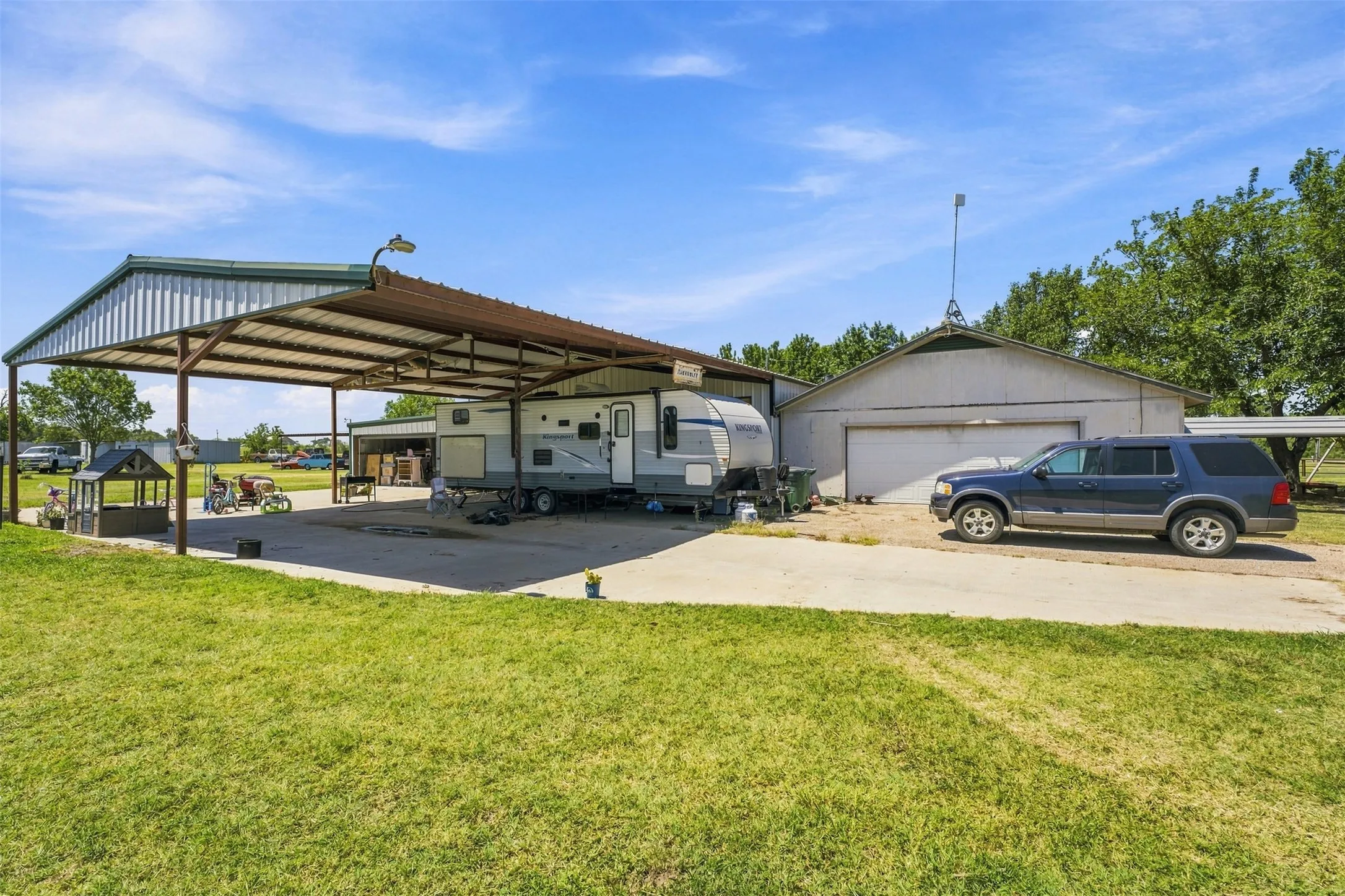 Single Family Residence For Sale in Mc Lennan County , 252 Blackland Road, Riesel, Texas 76682, 4 Bedroom, 3 Bathroom, 2 Garage spaces, 2,128 Sqft, built in 1997, mls#21343840, Real Estate Agent in Riesel, Homes For Sale in Mc Lennan county, Homes For Sale in Riesel, Realtor in Riesel Texas, Real Estate Brokerage Independent Realty Texas, Luminita Cordes Realtor