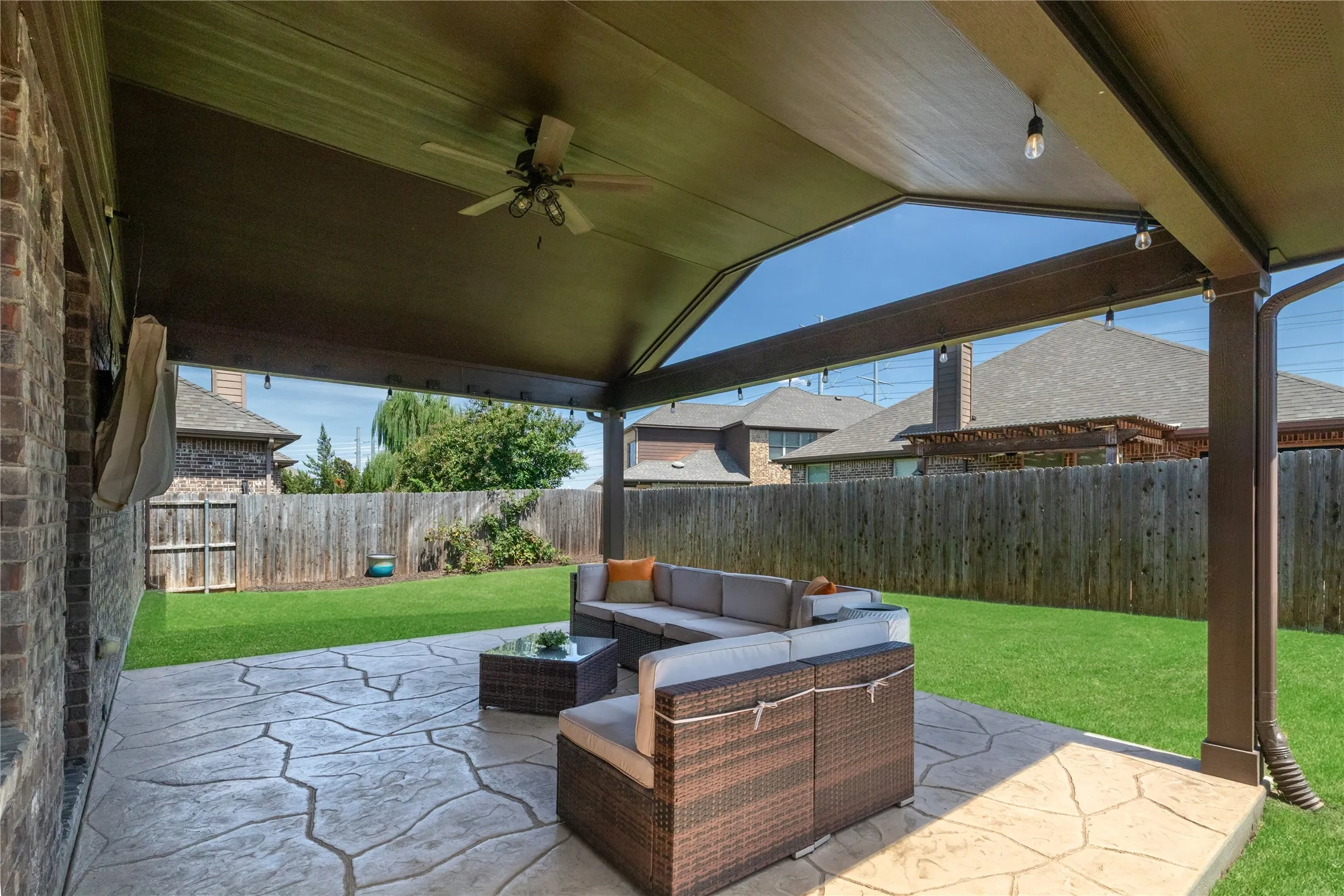 Single Family Residence For Sale in Tarrant County , 3136 Sangria Lane, Fort Worth, Texas 76177, 3 Bedroom, 2 Bathroom, 2 Garage spaces, 1,736 Sqft, built in 2017, mls#21342412, Real Estate Agent in Fort Worth, Homes For Sale in Tarrant county, Homes For Sale in Fort Worth, Realtor in Fort Worth Texas, Real Estate Brokerage Independent Realty Texas, Luminita Cordes Realtor