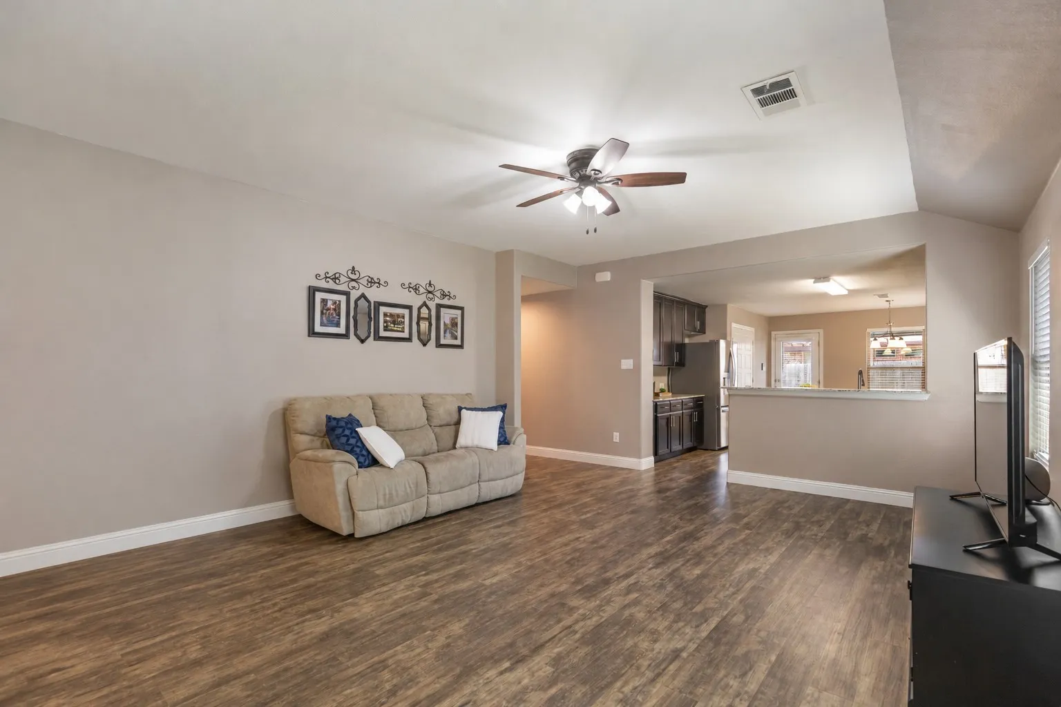 Single Family Residence For Sale in Tarrant County , 3136 Sangria Lane, Fort Worth, Texas 76177, 3 Bedroom, 2 Bathroom, 2 Garage spaces, 1,736 Sqft, built in 2017, mls#21342412, Real Estate Agent in Fort Worth, Homes For Sale in Tarrant county, Homes For Sale in Fort Worth, Realtor in Fort Worth Texas, Real Estate Brokerage Independent Realty Texas, Luminita Cordes Realtor