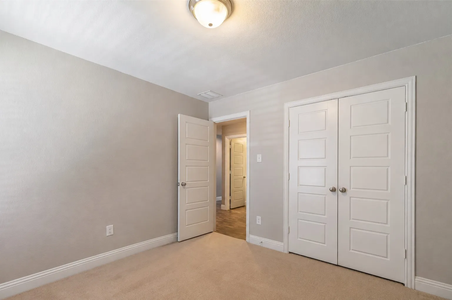 Single Family Residence For Sale in Tarrant County , 3136 Sangria Lane, Fort Worth, Texas 76177, 3 Bedroom, 2 Bathroom, 2 Garage spaces, 1,736 Sqft, built in 2017, mls#21342412, Real Estate Agent in Fort Worth, Homes For Sale in Tarrant county, Homes For Sale in Fort Worth, Realtor in Fort Worth Texas, Real Estate Brokerage Independent Realty Texas, Luminita Cordes Realtor