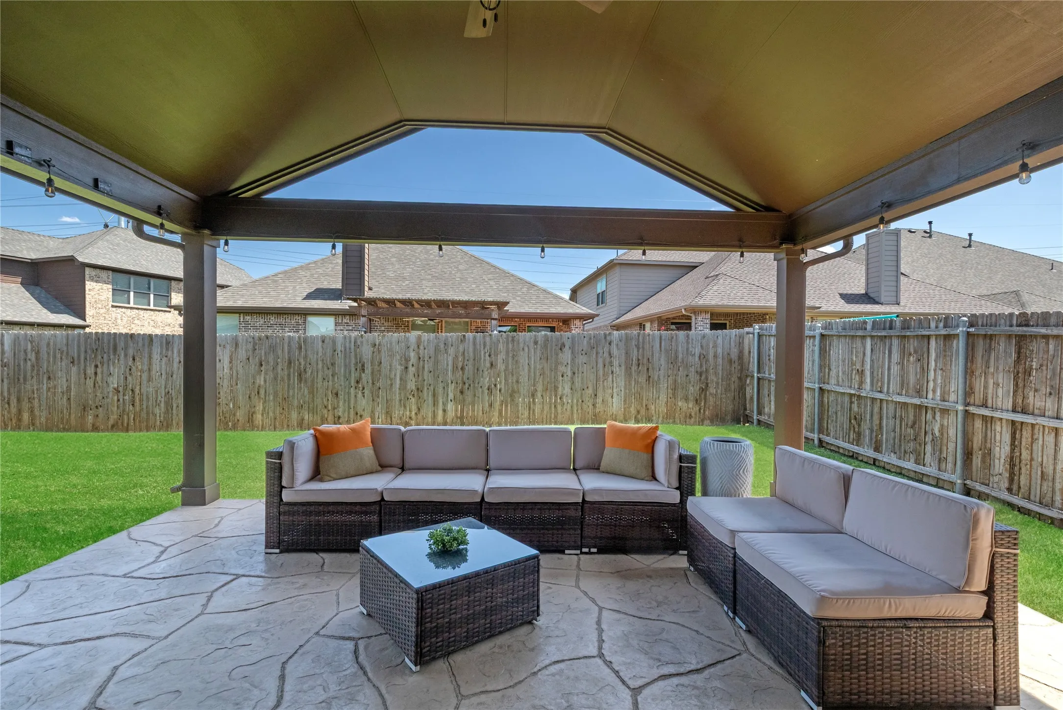 Single Family Residence For Sale in Tarrant County , 3136 Sangria Lane, Fort Worth, Texas 76177, 3 Bedroom, 2 Bathroom, 2 Garage spaces, 1,736 Sqft, built in 2017, mls#21342412, Real Estate Agent in Fort Worth, Homes For Sale in Tarrant county, Homes For Sale in Fort Worth, Realtor in Fort Worth Texas, Real Estate Brokerage Independent Realty Texas, Luminita Cordes Realtor