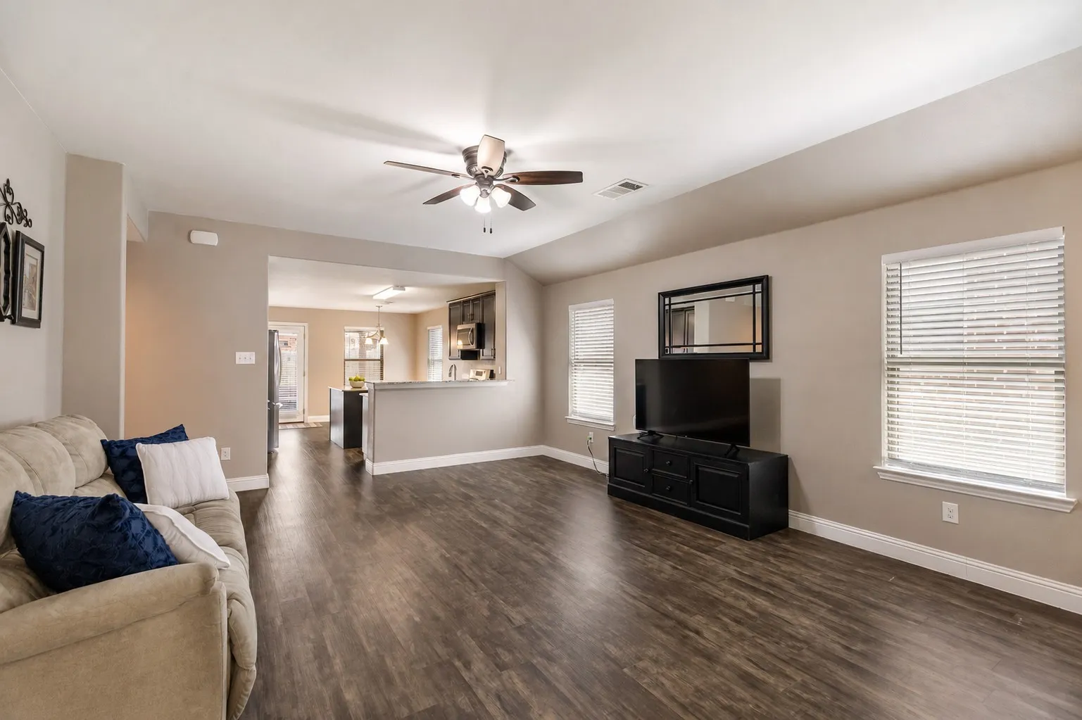 Single Family Residence For Sale in Tarrant County , 3136 Sangria Lane, Fort Worth, Texas 76177, 3 Bedroom, 2 Bathroom, 2 Garage spaces, 1,736 Sqft, built in 2017, mls#21342412, Real Estate Agent in Fort Worth, Homes For Sale in Tarrant county, Homes For Sale in Fort Worth, Realtor in Fort Worth Texas, Real Estate Brokerage Independent Realty Texas, Luminita Cordes Realtor