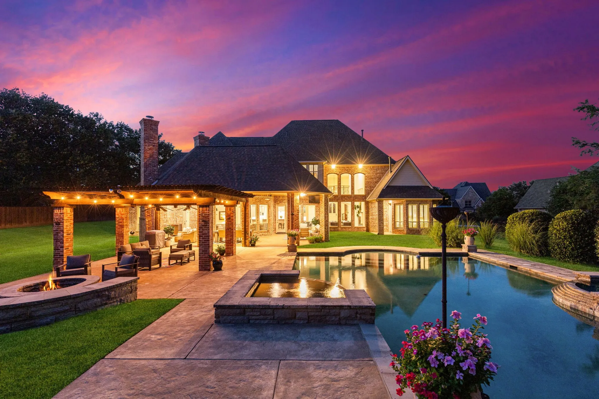 Single Family Residence For Sale in Tarrant County , 3001 LOCH MEADOW Court, Southlake, Texas 76092, 5 Bedroom, 6 Bathroom, 4 Garage spaces, 6,050 Sqft, built in 2003, mls#21345445, Real Estate Agent in Southlake, Homes For Sale in Tarrant county, Homes For Sale in Southlake, Realtor in Southlake Texas, Real Estate Brokerage Independent Realty Texas, Luminita Cordes Realtor