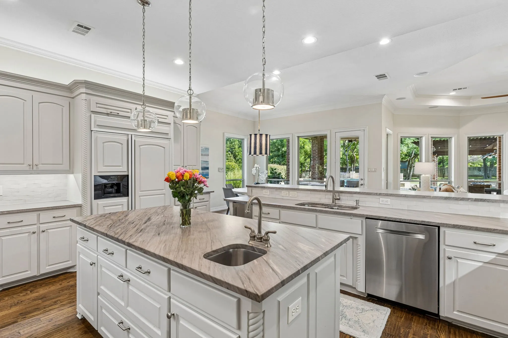 Single Family Residence For Sale in Tarrant County , 3001 LOCH MEADOW Court, Southlake, Texas 76092, 5 Bedroom, 6 Bathroom, 4 Garage spaces, 6,050 Sqft, built in 2003, mls#21345445, Real Estate Agent in Southlake, Homes For Sale in Tarrant county, Homes For Sale in Southlake, Realtor in Southlake Texas, Real Estate Brokerage Independent Realty Texas, Luminita Cordes Realtor