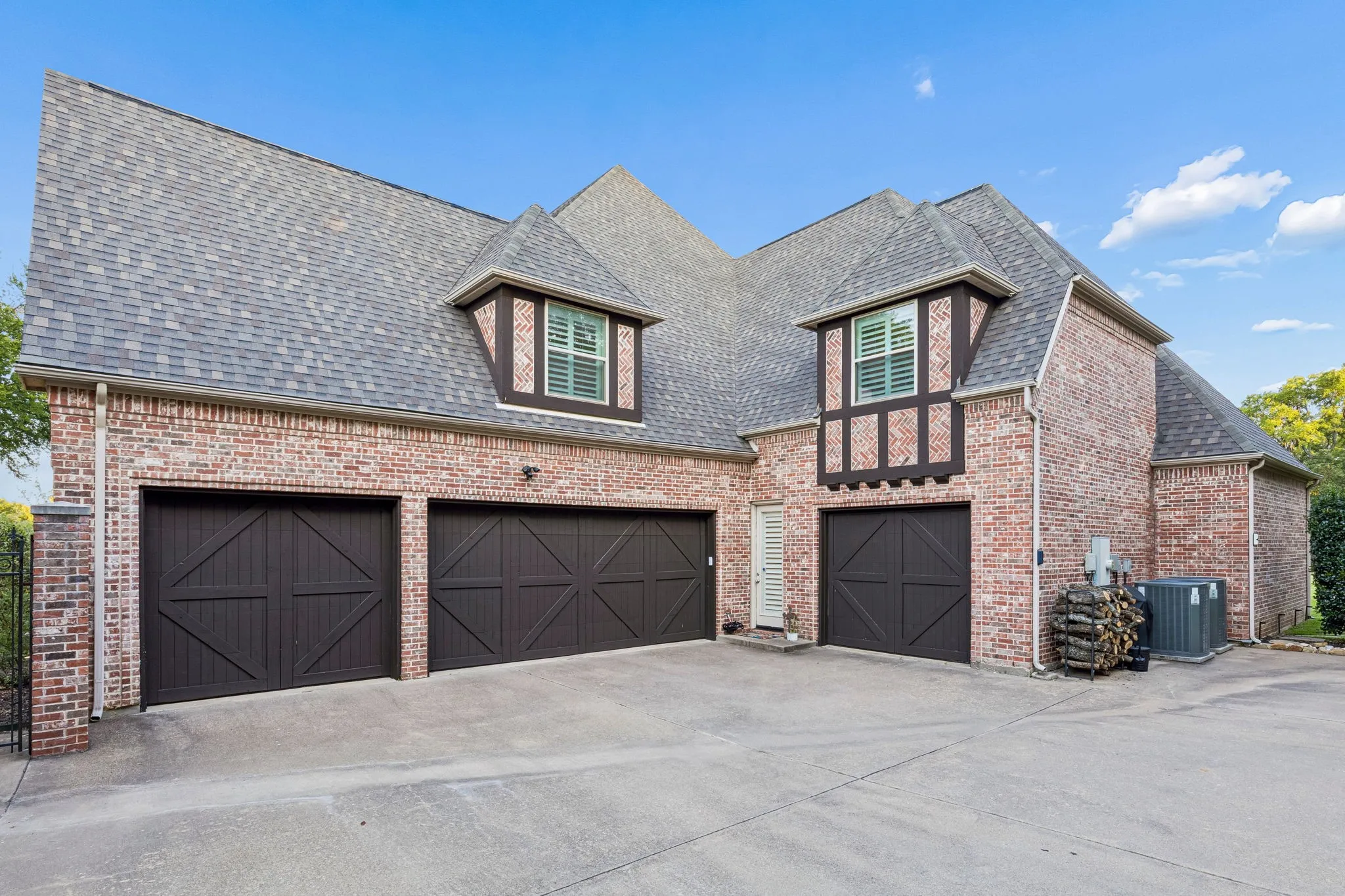 Single Family Residence For Sale in Tarrant County , 3001 LOCH MEADOW Court, Southlake, Texas 76092, 5 Bedroom, 6 Bathroom, 4 Garage spaces, 6,050 Sqft, built in 2003, mls#21345445, Real Estate Agent in Southlake, Homes For Sale in Tarrant county, Homes For Sale in Southlake, Realtor in Southlake Texas, Real Estate Brokerage Independent Realty Texas, Luminita Cordes Realtor