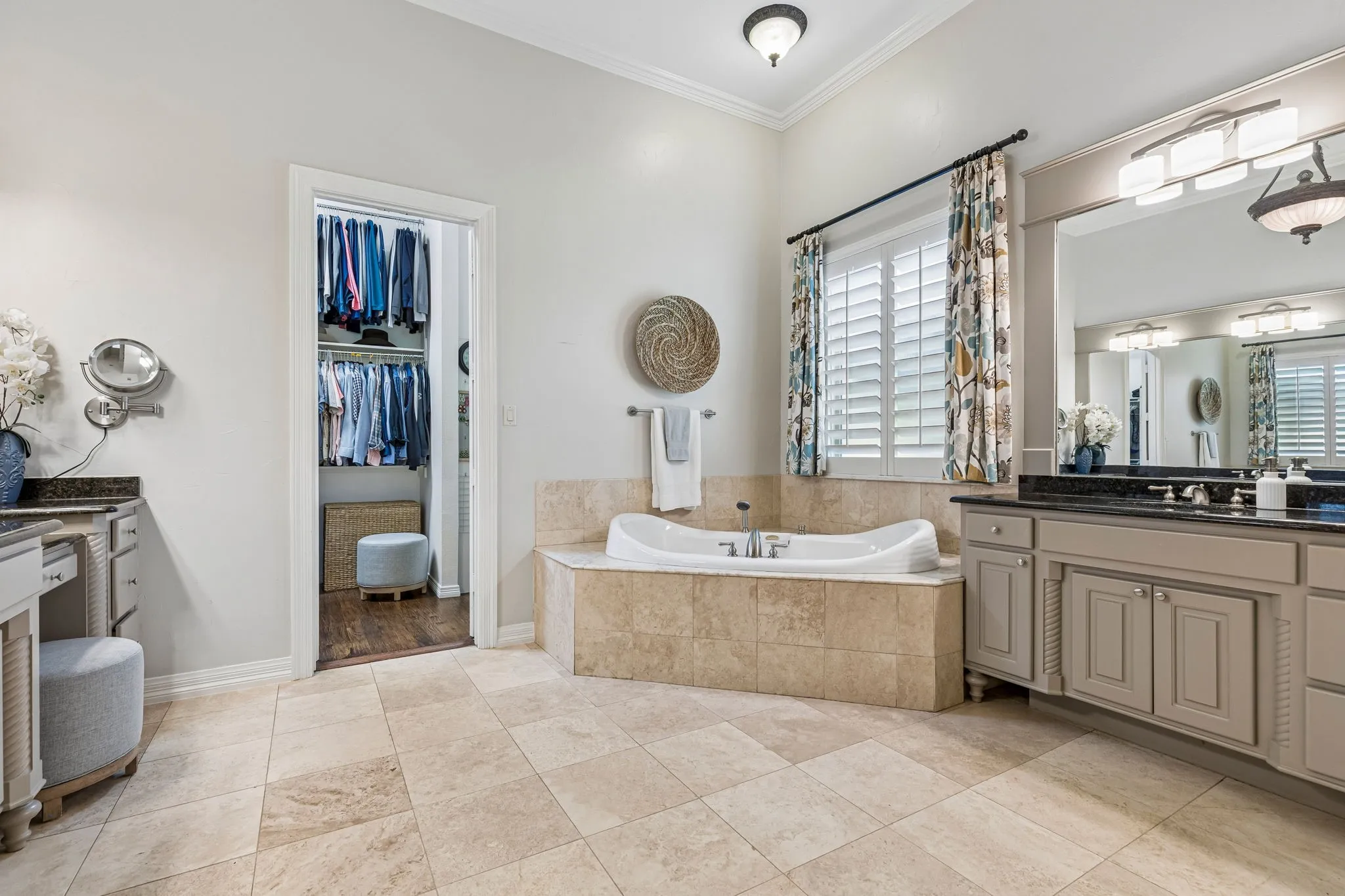 Single Family Residence For Sale in Tarrant County , 3001 LOCH MEADOW Court, Southlake, Texas 76092, 5 Bedroom, 6 Bathroom, 4 Garage spaces, 6,050 Sqft, built in 2003, mls#21345445, Real Estate Agent in Southlake, Homes For Sale in Tarrant county, Homes For Sale in Southlake, Realtor in Southlake Texas, Real Estate Brokerage Independent Realty Texas, Luminita Cordes Realtor