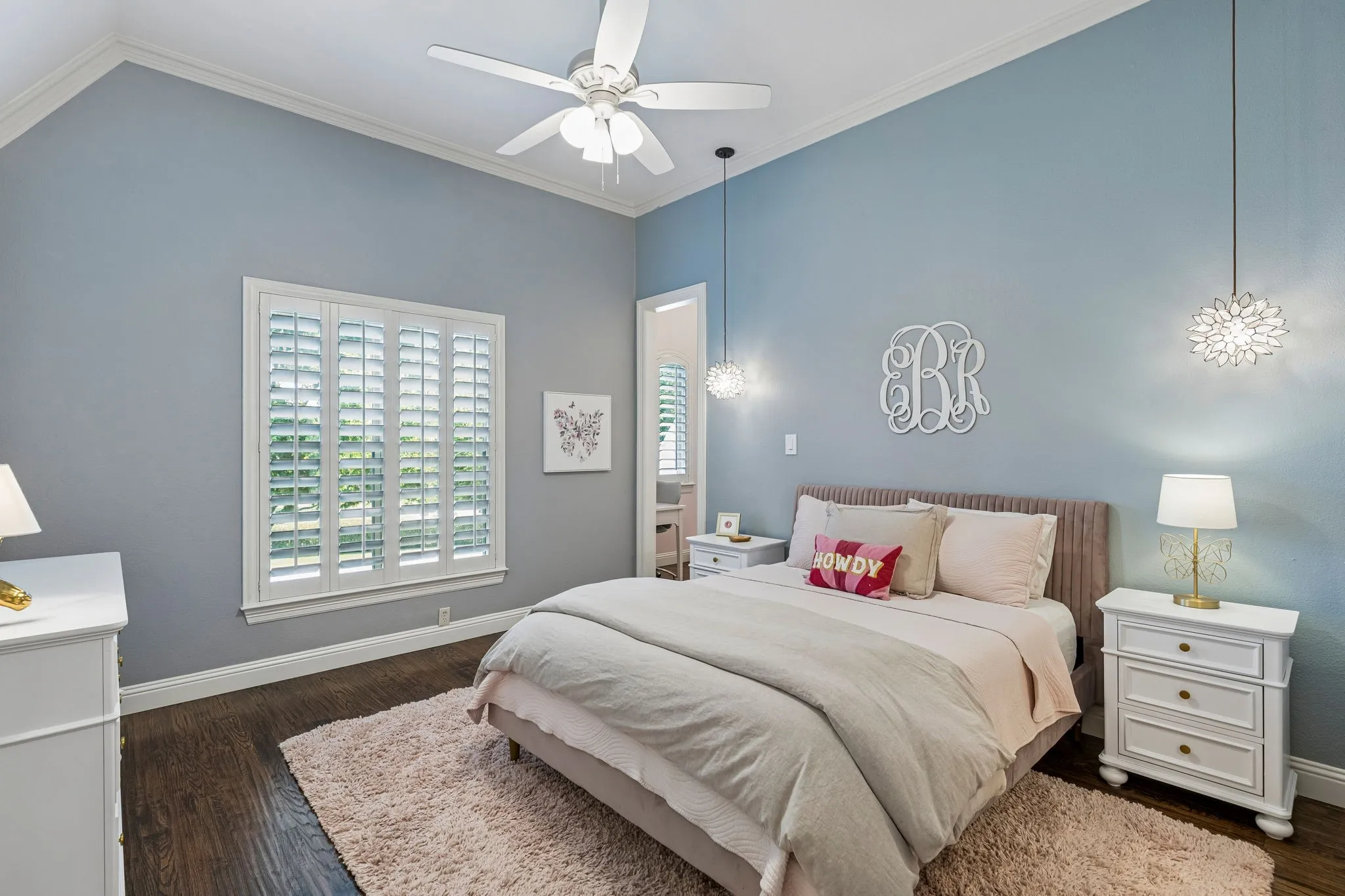 Single Family Residence For Sale in Tarrant County , 3001 LOCH MEADOW Court, Southlake, Texas 76092, 5 Bedroom, 6 Bathroom, 4 Garage spaces, 6,050 Sqft, built in 2003, mls#21345445, Real Estate Agent in Southlake, Homes For Sale in Tarrant county, Homes For Sale in Southlake, Realtor in Southlake Texas, Real Estate Brokerage Independent Realty Texas, Luminita Cordes Realtor