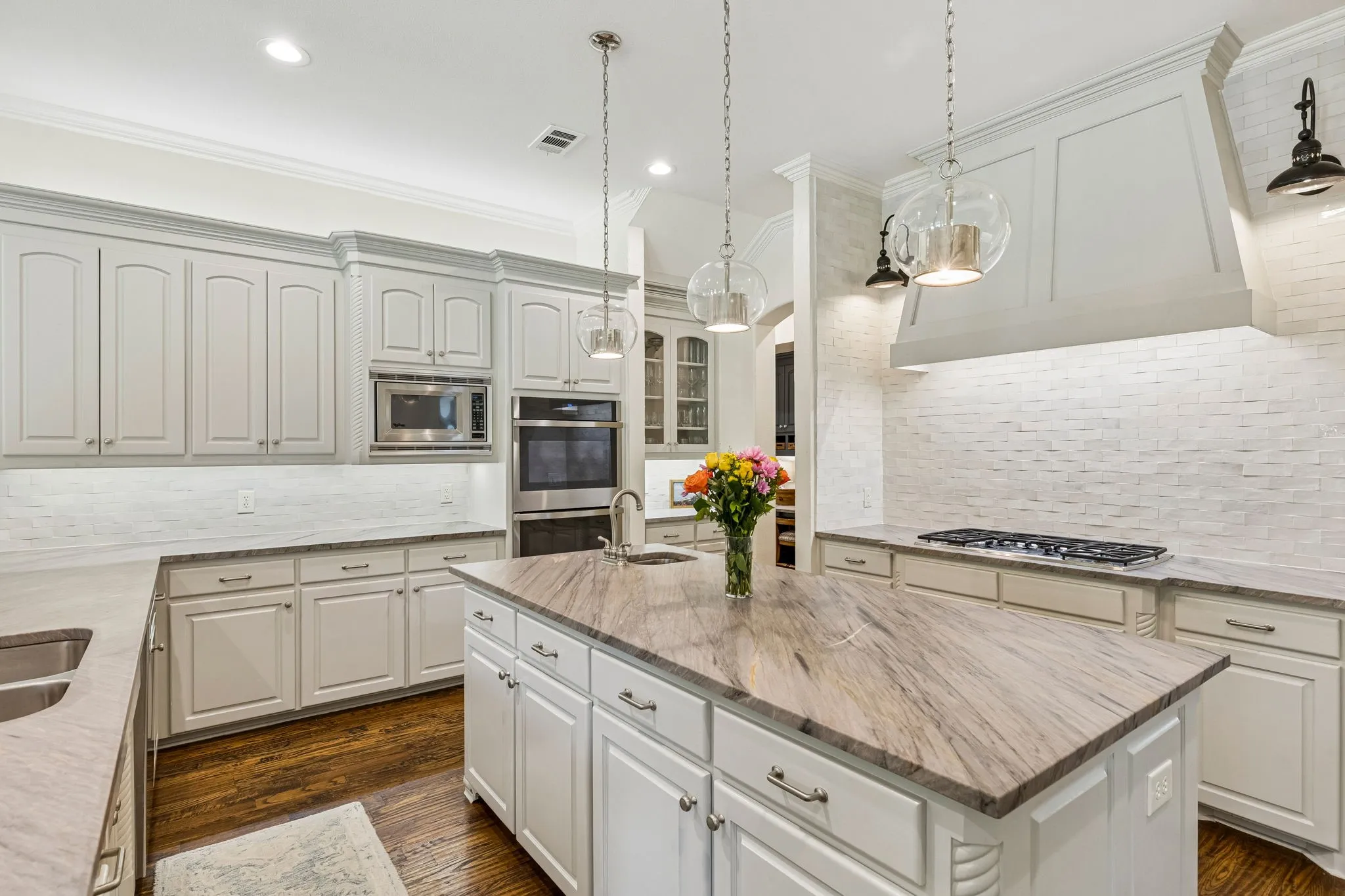 Single Family Residence For Sale in Tarrant County , 3001 LOCH MEADOW Court, Southlake, Texas 76092, 5 Bedroom, 6 Bathroom, 4 Garage spaces, 6,050 Sqft, built in 2003, mls#21345445, Real Estate Agent in Southlake, Homes For Sale in Tarrant county, Homes For Sale in Southlake, Realtor in Southlake Texas, Real Estate Brokerage Independent Realty Texas, Luminita Cordes Realtor
