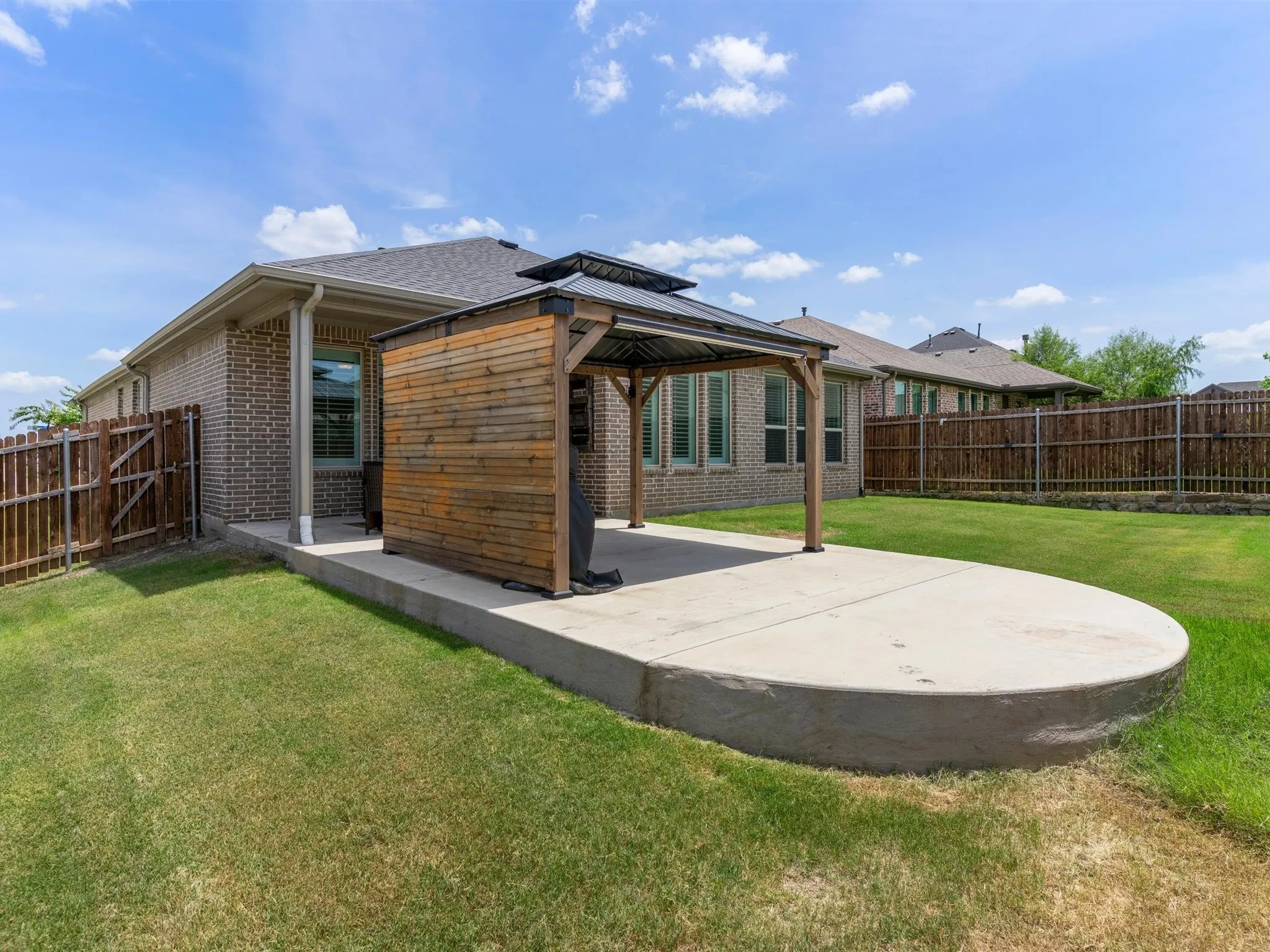 Single Family Residence For Sale in Rockwall County , 942 Lawless Lane, Fate, Texas 75087, 3 Bedroom, 2 Bathroom, 2 Garage spaces, 1,916 Sqft, built in 2022, mls#21344292, Real Estate Agent in Fate, Homes For Sale in Rockwall county, Homes For Sale in Fate, Realtor in Fate Texas, Real Estate Brokerage Independent Realty Texas, Luminita Cordes Realtor