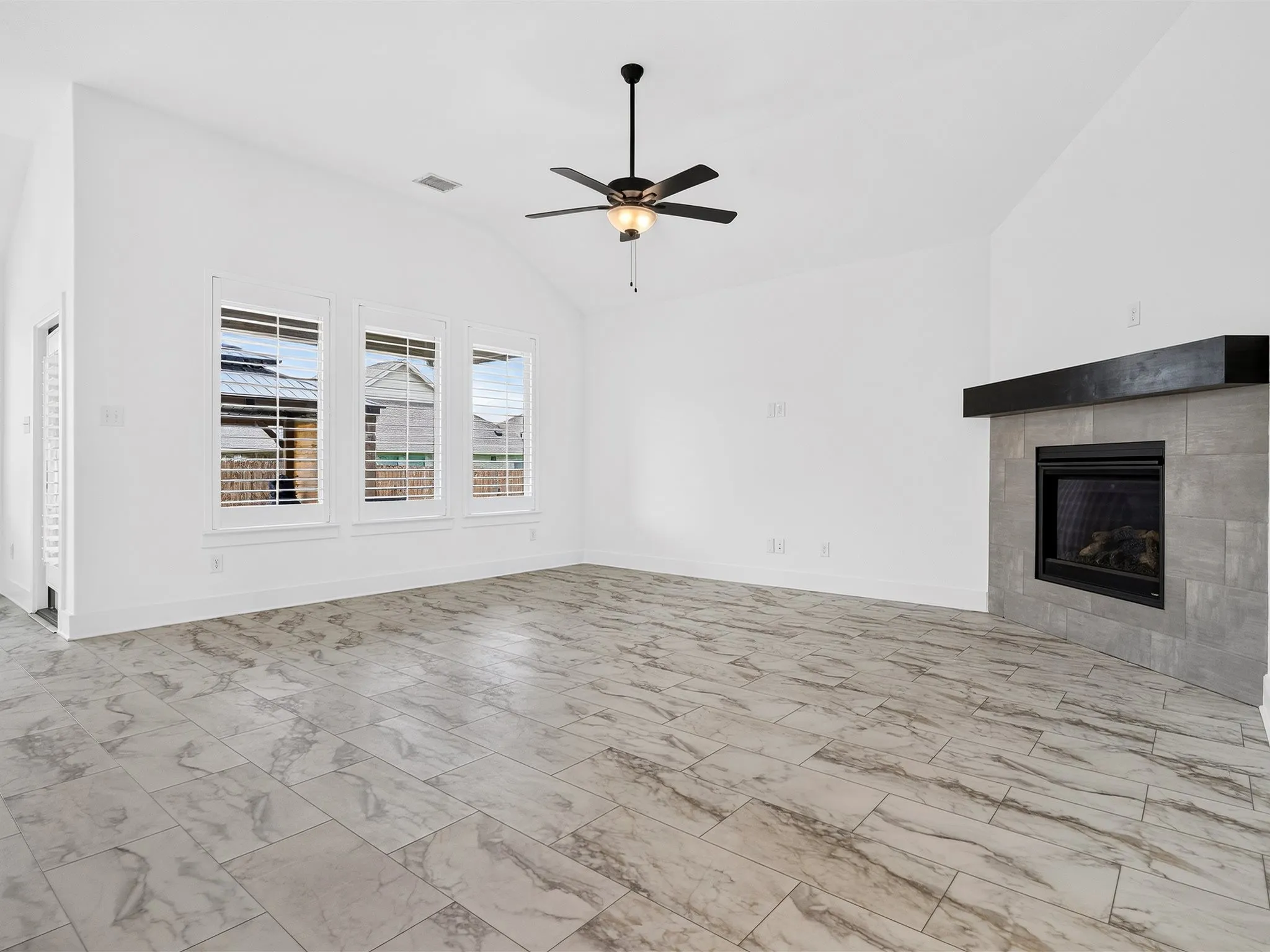Single Family Residence For Sale in Rockwall County , 942 Lawless Lane, Fate, Texas 75087, 3 Bedroom, 2 Bathroom, 2 Garage spaces, 1,916 Sqft, built in 2022, mls#21344292, Real Estate Agent in Fate, Homes For Sale in Rockwall county, Homes For Sale in Fate, Realtor in Fate Texas, Real Estate Brokerage Independent Realty Texas, Luminita Cordes Realtor