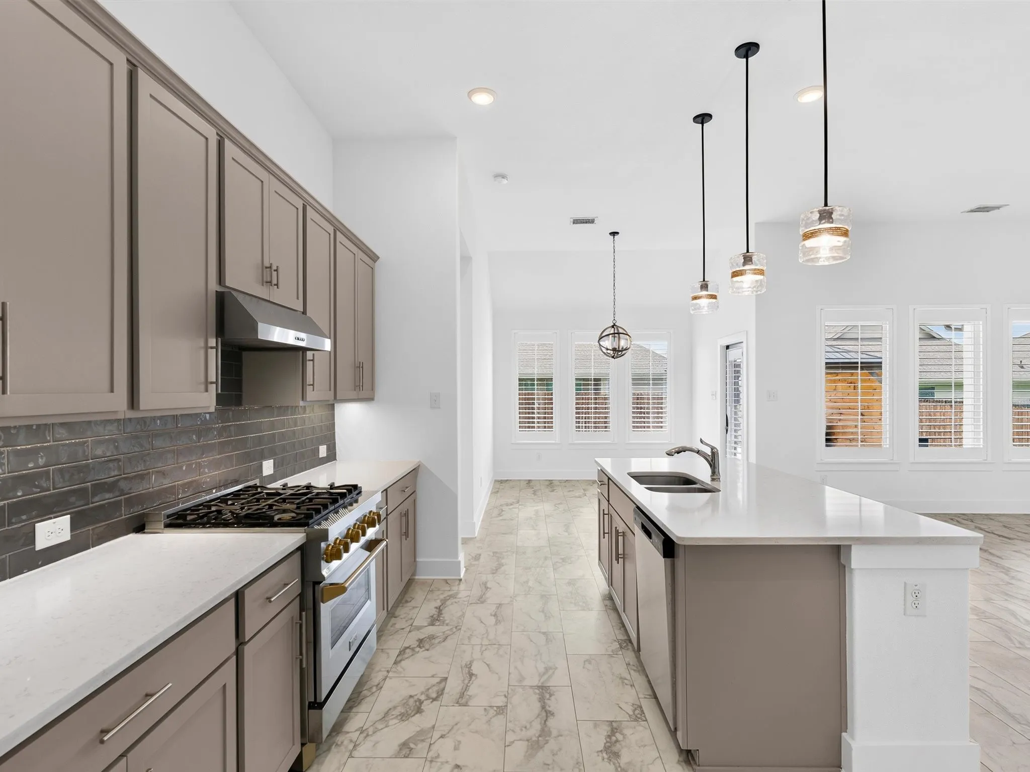 Single Family Residence For Sale in Rockwall County , 942 Lawless Lane, Fate, Texas 75087, 3 Bedroom, 2 Bathroom, 2 Garage spaces, 1,916 Sqft, built in 2022, mls#21344292, Real Estate Agent in Fate, Homes For Sale in Rockwall county, Homes For Sale in Fate, Realtor in Fate Texas, Real Estate Brokerage Independent Realty Texas, Luminita Cordes Realtor