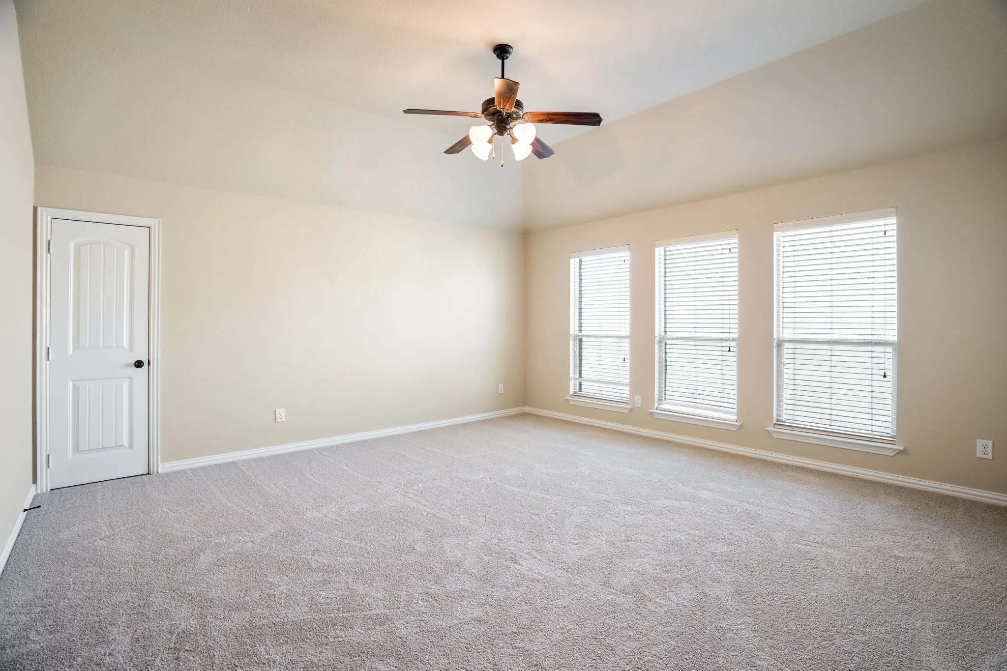 Single Family Residence For Sale in Tarrant County , 2613 Los Olivos Lane, Fort Worth, Texas 76131, 4 Bedroom, 4 Bathroom, 2 Garage spaces, 2,927 Sqft, built in 2009, Price $550,000, mls#21342719, Real Estate Agent in Fort Worth, Homes For Sale in Tarrant county, Homes For Sale in Fort Worth, Realtor in Fort Worth Texas, Real Estate Brokerage Independent Realty Texas, Luminita Cordes Realtor