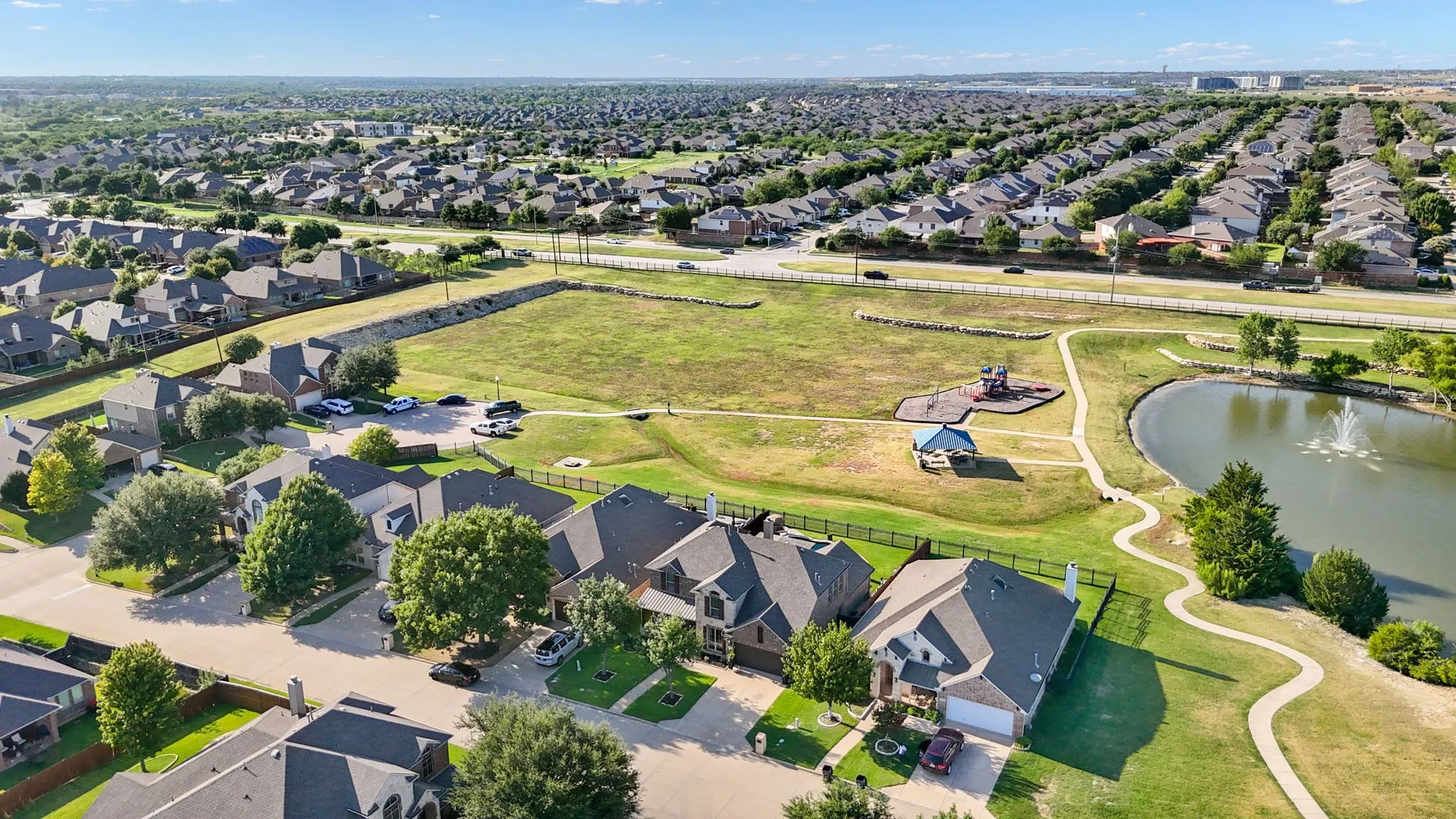 Single Family Residence For Sale in Tarrant County , 2613 Los Olivos Lane, Fort Worth, Texas 76131, 4 Bedroom, 4 Bathroom, 2 Garage spaces, 2,927 Sqft, built in 2009, Price $550,000, mls#21342719, Real Estate Agent in Fort Worth, Homes For Sale in Tarrant county, Homes For Sale in Fort Worth, Realtor in Fort Worth Texas, Real Estate Brokerage Independent Realty Texas, Luminita Cordes Realtor