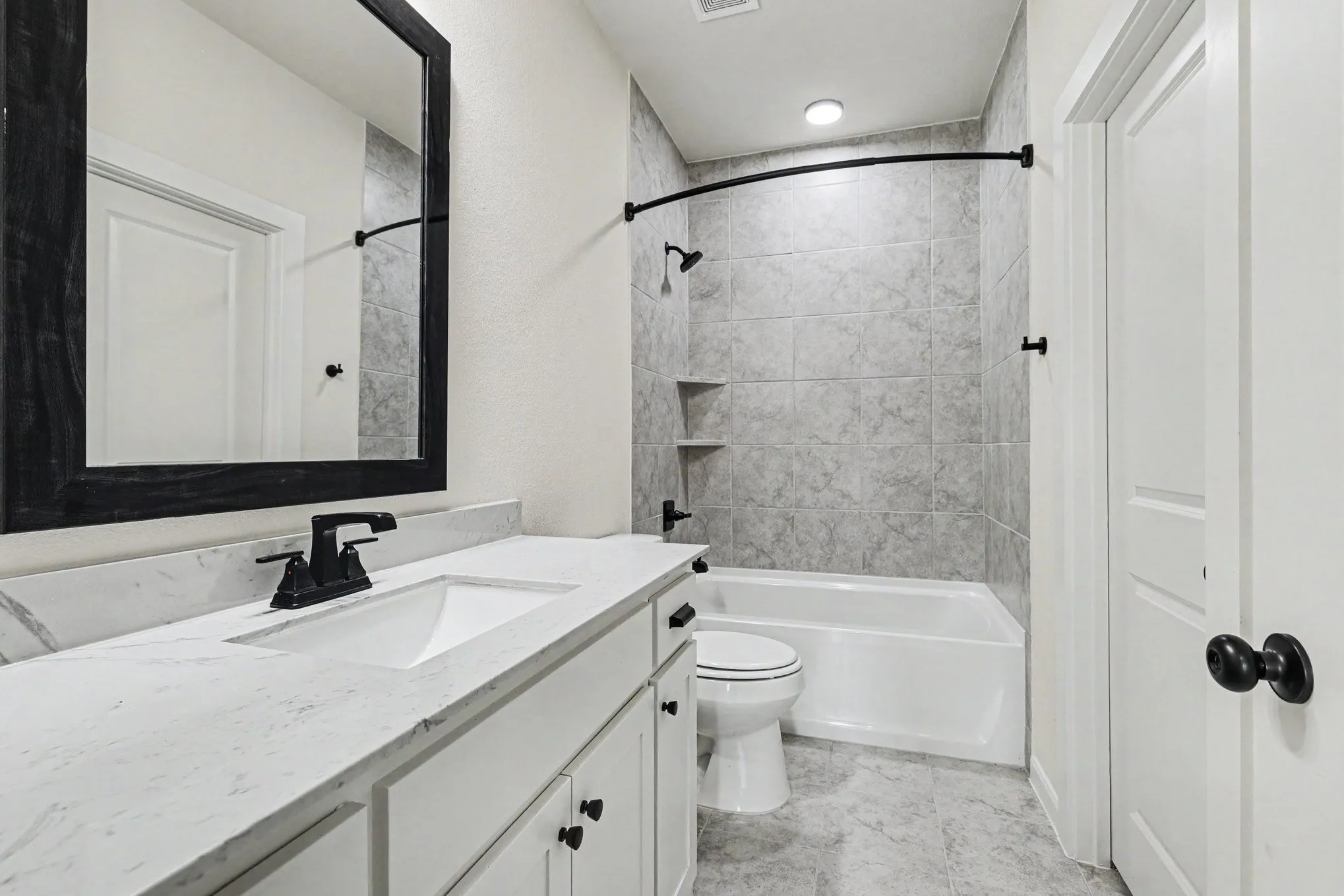 Ensuite bath with bedroom 3