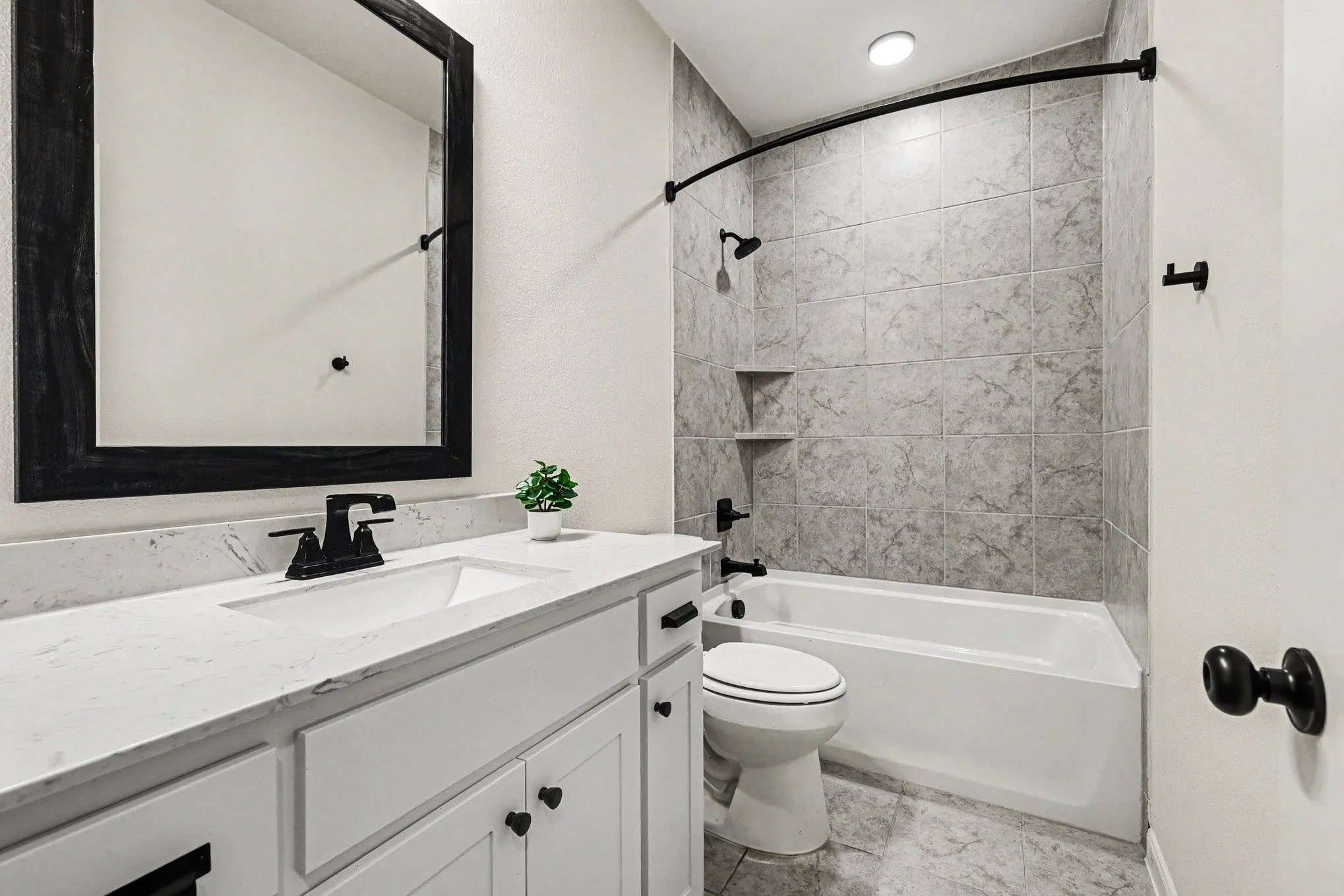 Upstairs full bathroom