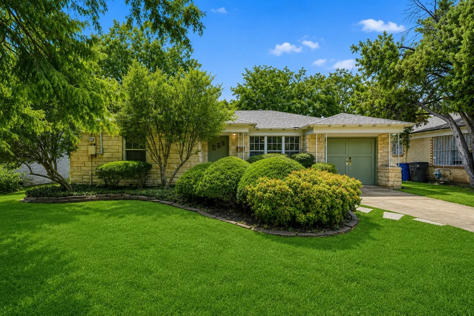 Single Family Residence For Sale in Dallas County , 1907 S Tyler Street, Dallas, Texas 75224, 2 Bedroom, 1 Bathroom, 1 Garage spaces, 1,280 Sqft, built in 1950, mls#21345662, Real Estate Agent in Dallas, Homes For Sale in Dallas county, Homes For Sale in Dallas, Realtor in Dallas Texas, Real Estate Brokerage Independent Realty Texas, Luminita Cordes Realtor