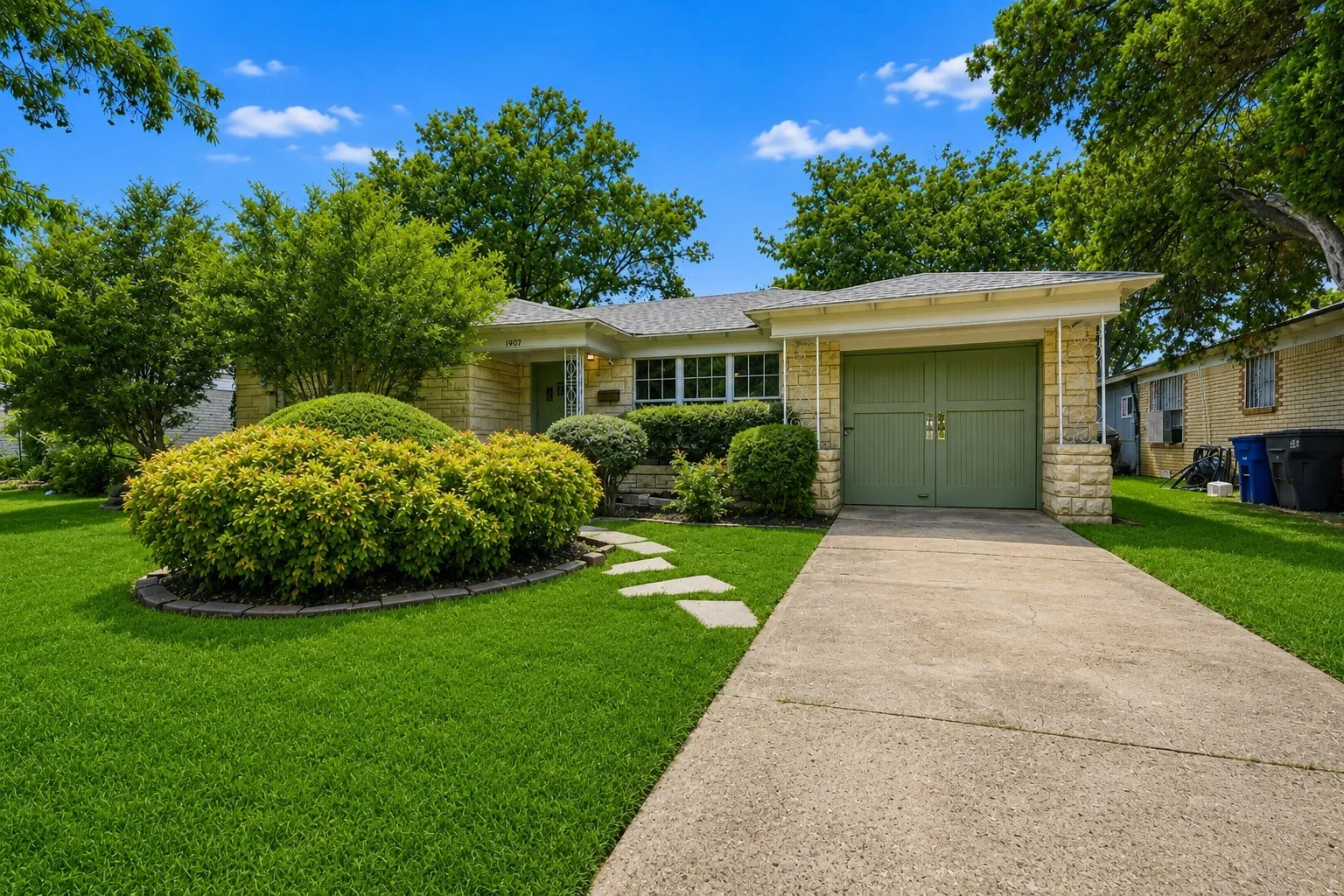Single Family Residence For Sale in Dallas County , 1907 S Tyler Street, Dallas, Texas 75224, 2 Bedroom, 1 Bathroom, 1 Garage spaces, 1,280 Sqft, built in 1950, mls#21345662, Real Estate Agent in Dallas, Homes For Sale in Dallas county, Homes For Sale in Dallas, Realtor in Dallas Texas, Real Estate Brokerage Independent Realty Texas, Luminita Cordes Realtor