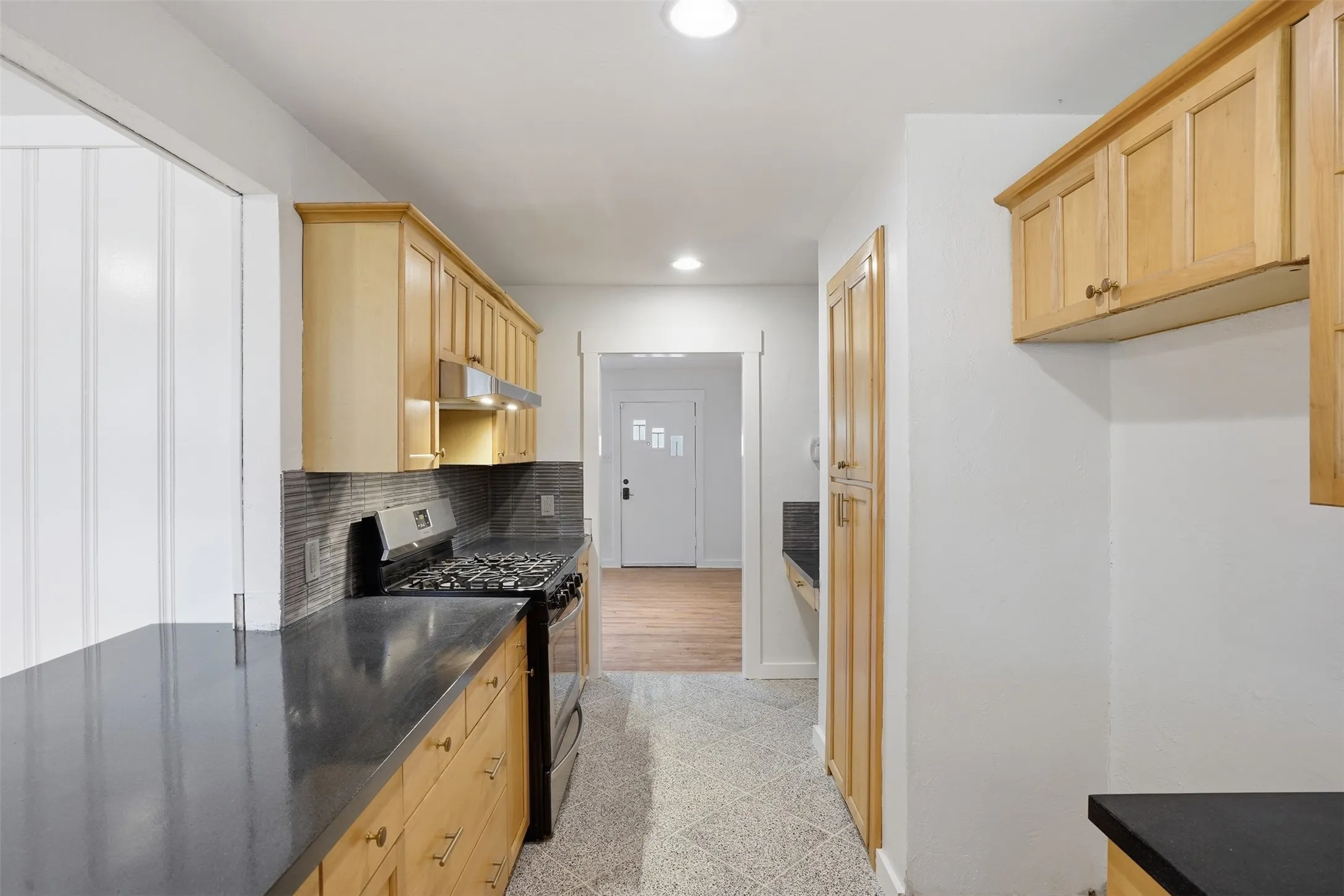 Single Family Residence For Sale in Dallas County , 1907 S Tyler Street, Dallas, Texas 75224, 2 Bedroom, 1 Bathroom, 1 Garage spaces, 1,280 Sqft, built in 1950, mls#21345662, Real Estate Agent in Dallas, Homes For Sale in Dallas county, Homes For Sale in Dallas, Realtor in Dallas Texas, Real Estate Brokerage Independent Realty Texas, Luminita Cordes Realtor