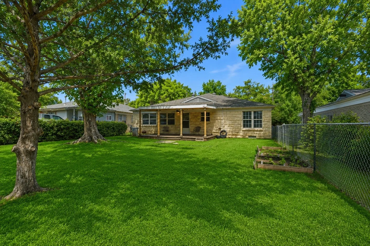 Single Family Residence For Sale in Dallas County , 1907 S Tyler Street, Dallas, Texas 75224, 2 Bedroom, 1 Bathroom, 1 Garage spaces, 1,280 Sqft, built in 1950, mls#21345662, Real Estate Agent in Dallas, Homes For Sale in Dallas county, Homes For Sale in Dallas, Realtor in Dallas Texas, Real Estate Brokerage Independent Realty Texas, Luminita Cordes Realtor