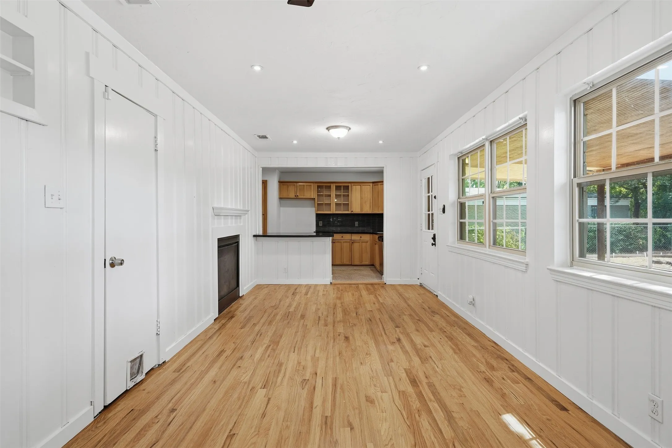 Single Family Residence For Sale in Dallas County , 1907 S Tyler Street, Dallas, Texas 75224, 2 Bedroom, 1 Bathroom, 1 Garage spaces, 1,280 Sqft, built in 1950, mls#21345662, Real Estate Agent in Dallas, Homes For Sale in Dallas county, Homes For Sale in Dallas, Realtor in Dallas Texas, Real Estate Brokerage Independent Realty Texas, Luminita Cordes Realtor