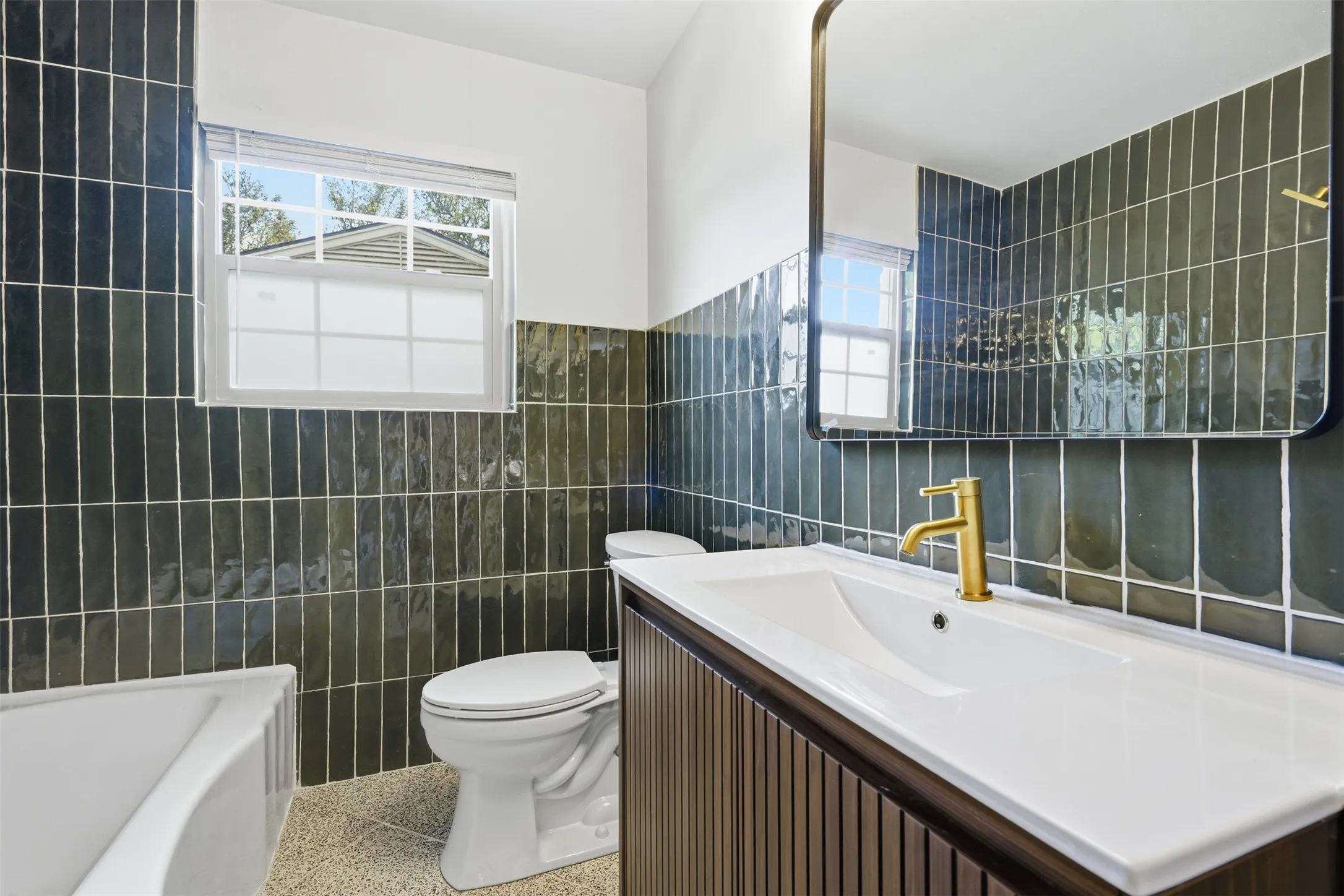 Single Family Residence For Sale in Dallas County , 1907 S Tyler Street, Dallas, Texas 75224, 2 Bedroom, 1 Bathroom, 1 Garage spaces, 1,280 Sqft, built in 1950, mls#21345662, Real Estate Agent in Dallas, Homes For Sale in Dallas county, Homes For Sale in Dallas, Realtor in Dallas Texas, Real Estate Brokerage Independent Realty Texas, Luminita Cordes Realtor