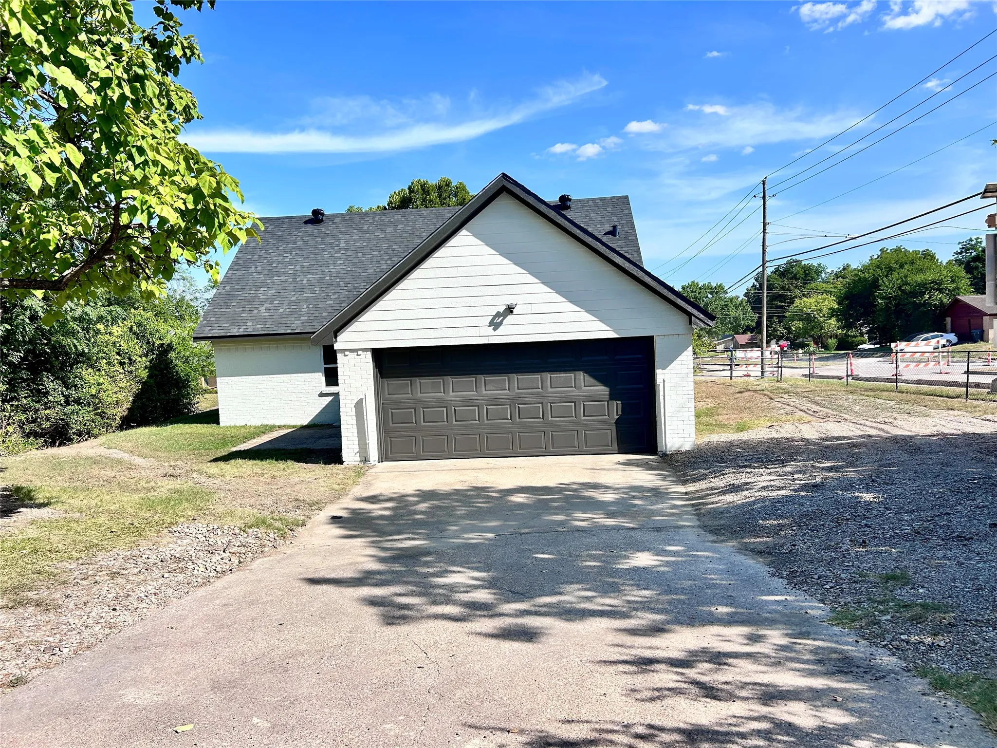 Single Family Residence For Sale in Dallas County , 1605 Indian Summer Trail, Dallas, Texas 75241, 4 Bedroom, 2 Bathroom, 2 Garage spaces, 1,938 Sqft, built in 1962, mls#21344973, Real Estate Agent in Dallas, Homes For Sale in Dallas county, Homes For Sale in Dallas, Realtor in Dallas Texas, Real Estate Brokerage Independent Realty Texas, Luminita Cordes Realtor