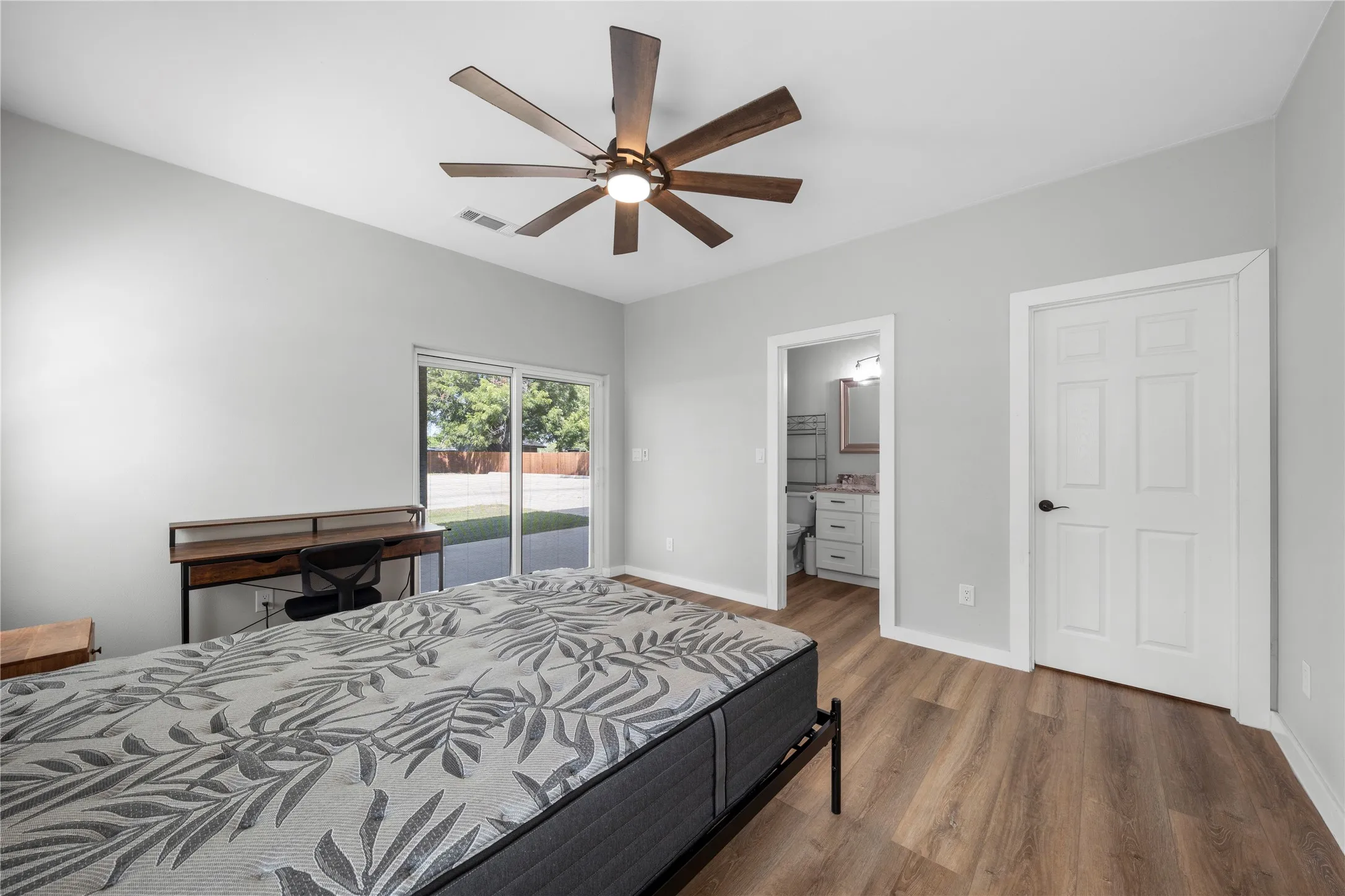 Single Family Residence For Sale in Mc Lennan County , 3008 S 3rd Street, Waco, Texas 76706, 5 Bedroom, 6 Bathroom, Garage spaces, 2,675 Sqft, built in 2023, mls#21342202, Real Estate Agent in Waco, Homes For Sale in Mc Lennan county, Homes For Sale in Waco, Realtor in Waco Texas, Real Estate Brokerage Independent Realty Texas, Luminita Cordes Realtor