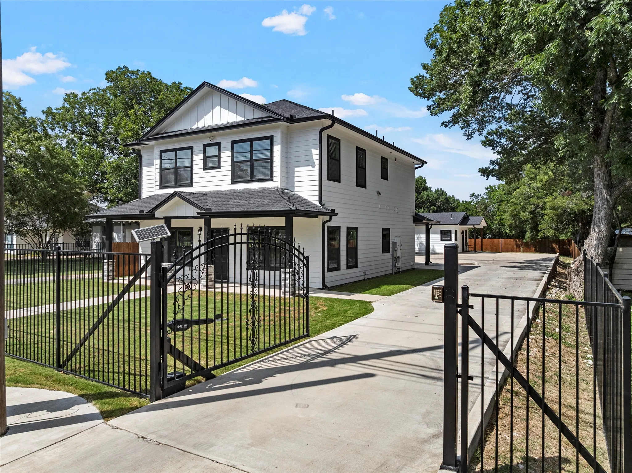 Single Family Residence For Sale in Mc Lennan County , 3008 S 3rd Street, Waco, Texas 76706, 5 Bedroom, 6 Bathroom, Garage spaces, 2,675 Sqft, built in 2023, mls#21342202, Real Estate Agent in Waco, Homes For Sale in Mc Lennan county, Homes For Sale in Waco, Realtor in Waco Texas, Real Estate Brokerage Independent Realty Texas, Luminita Cordes Realtor