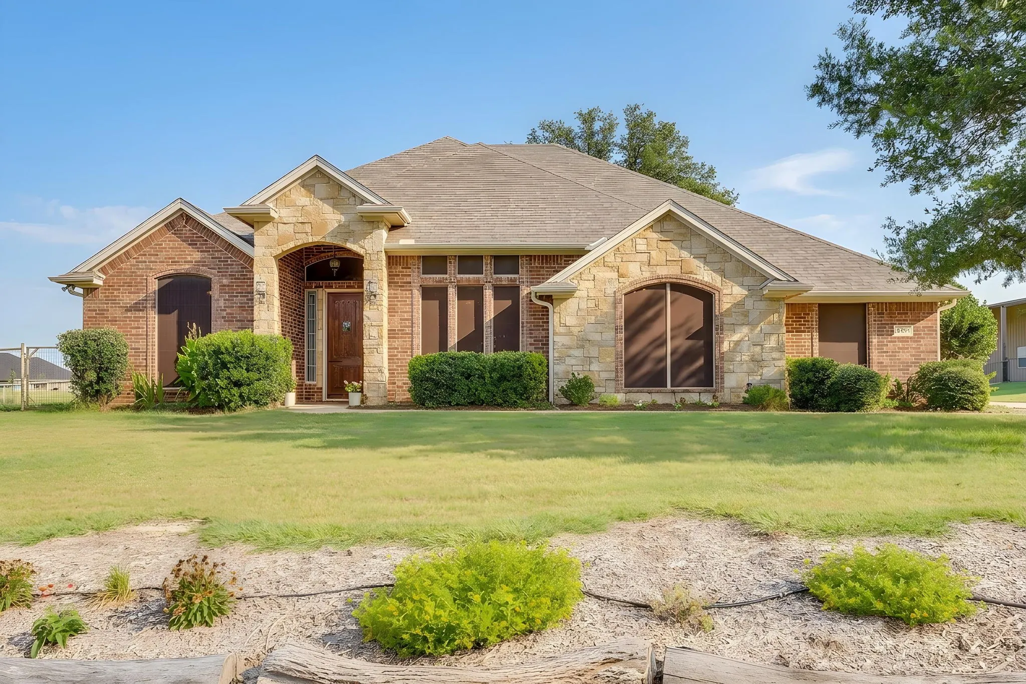 Single Family Residence For Sale in Parker County , 505 Morrow Road, Springtown, Texas 76082, 3 Bedroom, 2 Bathroom, 3 Garage spaces, 2,201 Sqft, built in 2006, mls#21343578, Real Estate Agent in Springtown, Homes For Sale in Parker county, Homes For Sale in Springtown, Realtor in Springtown Texas, Real Estate Brokerage Independent Realty Texas, Luminita Cordes Realtor