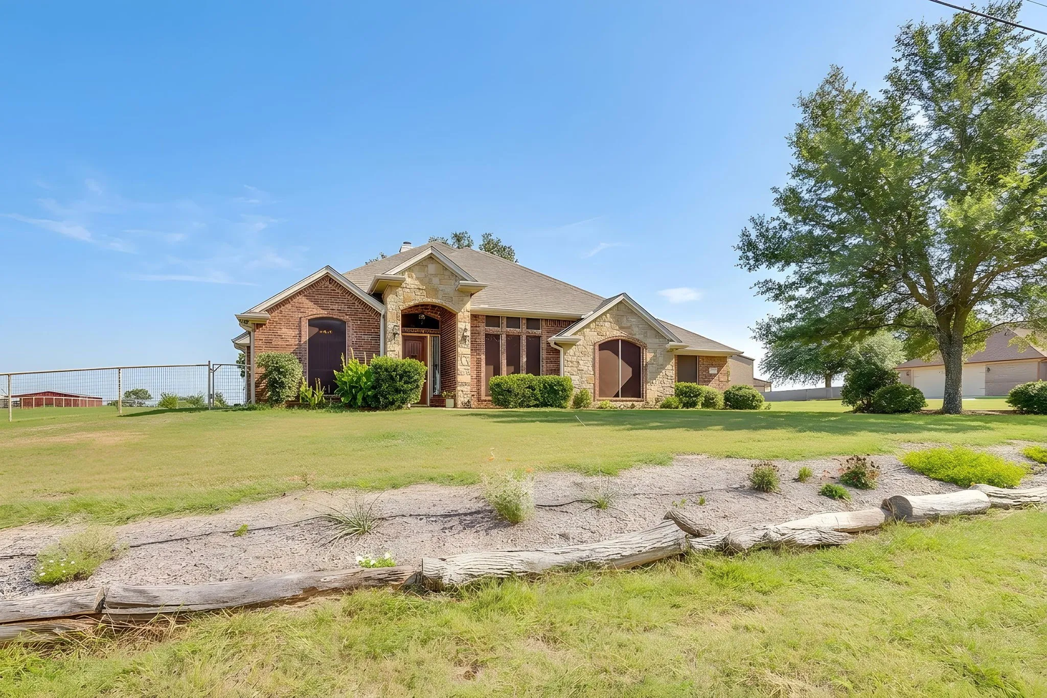 Single Family Residence For Sale in Parker County , 505 Morrow Road, Springtown, Texas 76082, 3 Bedroom, 2 Bathroom, 3 Garage spaces, 2,201 Sqft, built in 2006, mls#21343578, Real Estate Agent in Springtown, Homes For Sale in Parker county, Homes For Sale in Springtown, Realtor in Springtown Texas, Real Estate Brokerage Independent Realty Texas, Luminita Cordes Realtor