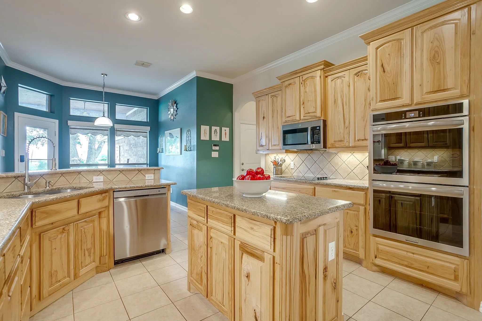 Single Family Residence For Sale in Parker County , 505 Morrow Road, Springtown, Texas 76082, 3 Bedroom, 2 Bathroom, 3 Garage spaces, 2,201 Sqft, built in 2006, mls#21343578, Real Estate Agent in Springtown, Homes For Sale in Parker county, Homes For Sale in Springtown, Realtor in Springtown Texas, Real Estate Brokerage Independent Realty Texas, Luminita Cordes Realtor
