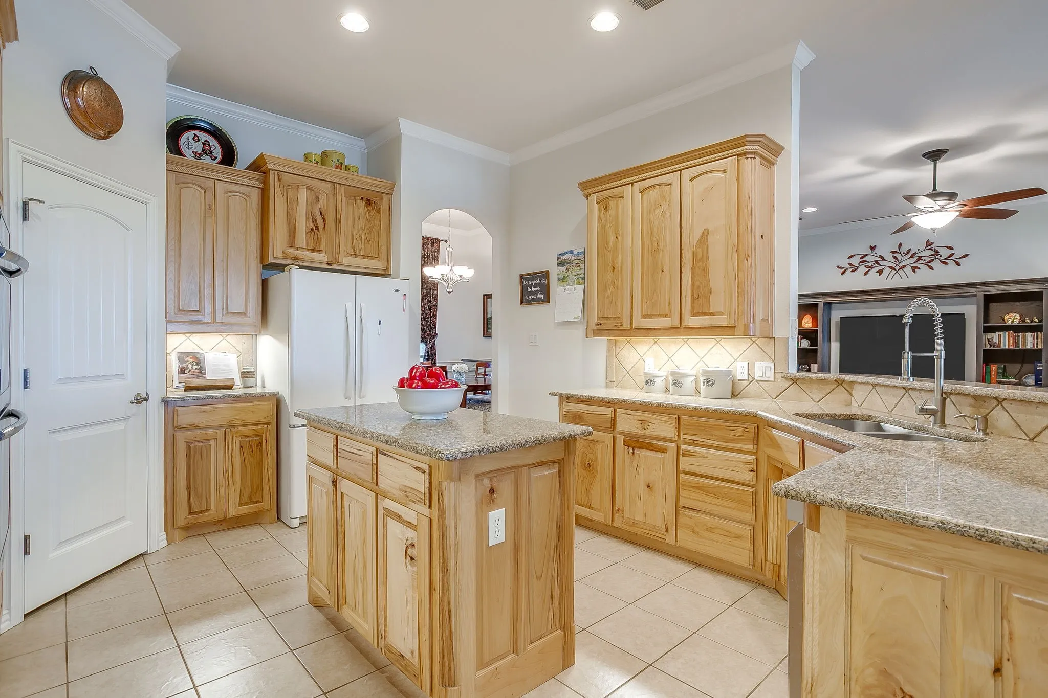 Single Family Residence For Sale in Parker County , 505 Morrow Road, Springtown, Texas 76082, 3 Bedroom, 2 Bathroom, 3 Garage spaces, 2,201 Sqft, built in 2006, mls#21343578, Real Estate Agent in Springtown, Homes For Sale in Parker county, Homes For Sale in Springtown, Realtor in Springtown Texas, Real Estate Brokerage Independent Realty Texas, Luminita Cordes Realtor