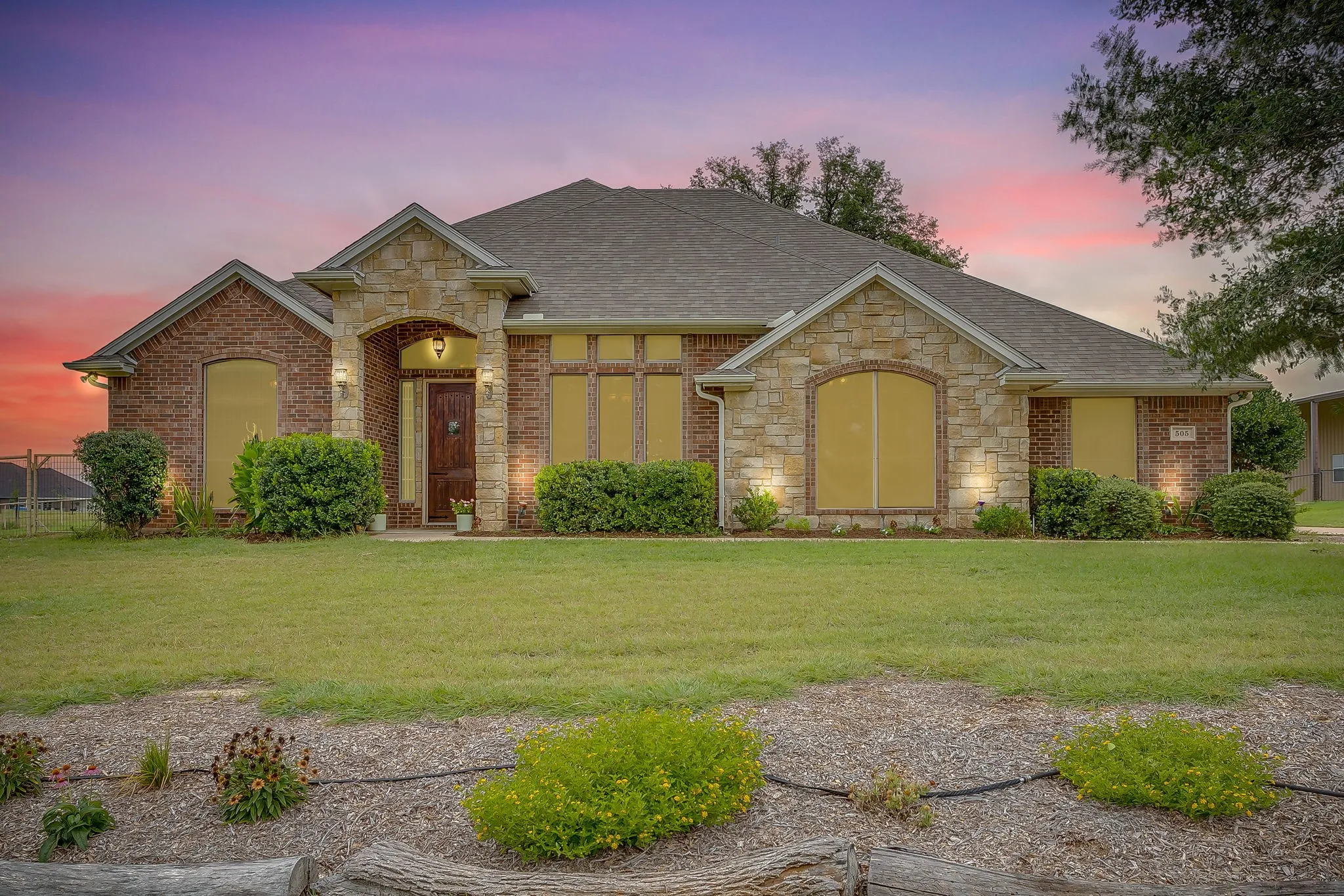 Single Family Residence For Sale in Parker County , 505 Morrow Road, Springtown, Texas 76082, 3 Bedroom, 2 Bathroom, 3 Garage spaces, 2,201 Sqft, built in 2006, mls#21343578, Real Estate Agent in Springtown, Homes For Sale in Parker county, Homes For Sale in Springtown, Realtor in Springtown Texas, Real Estate Brokerage Independent Realty Texas, Luminita Cordes Realtor