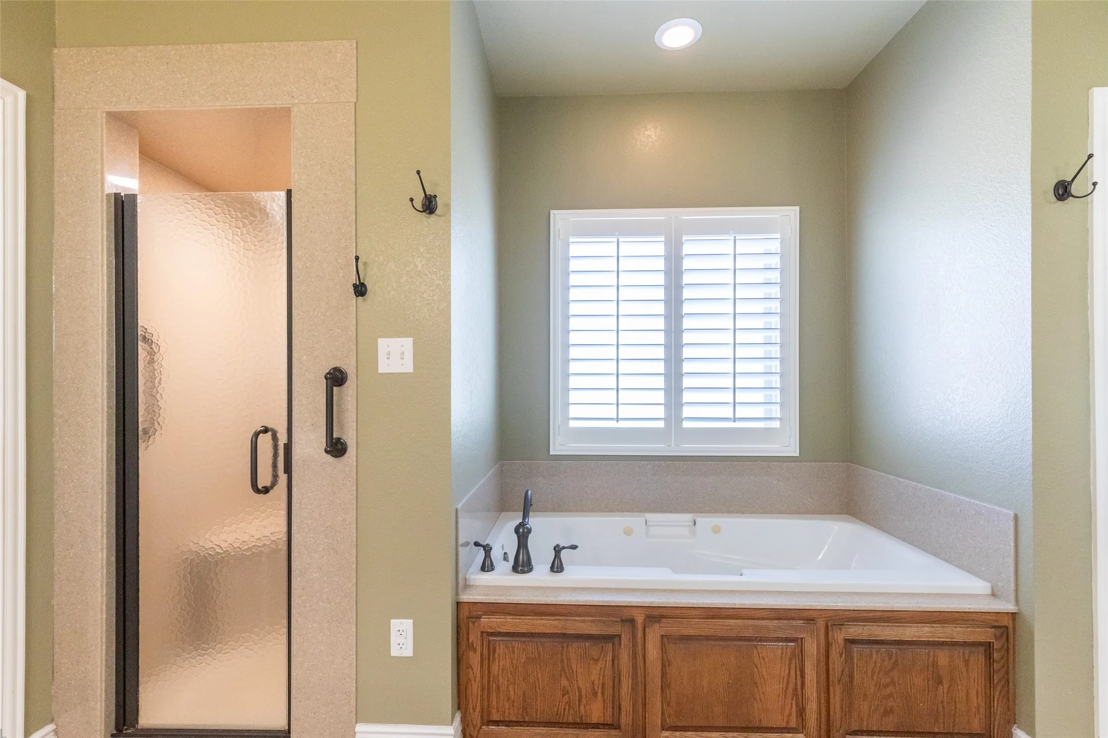 Large primary bath with walk in shower and tub