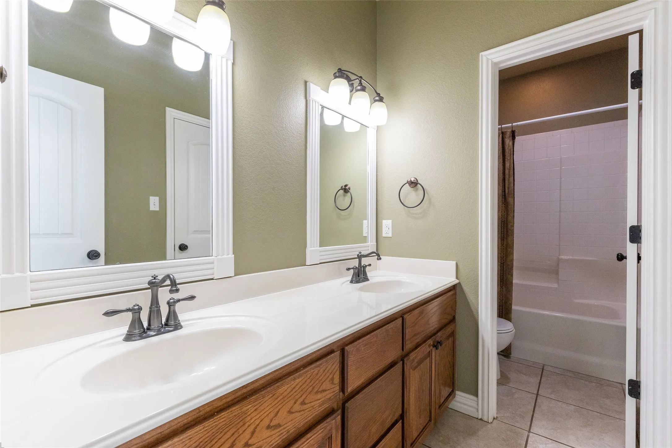 Jack and Jill full bath