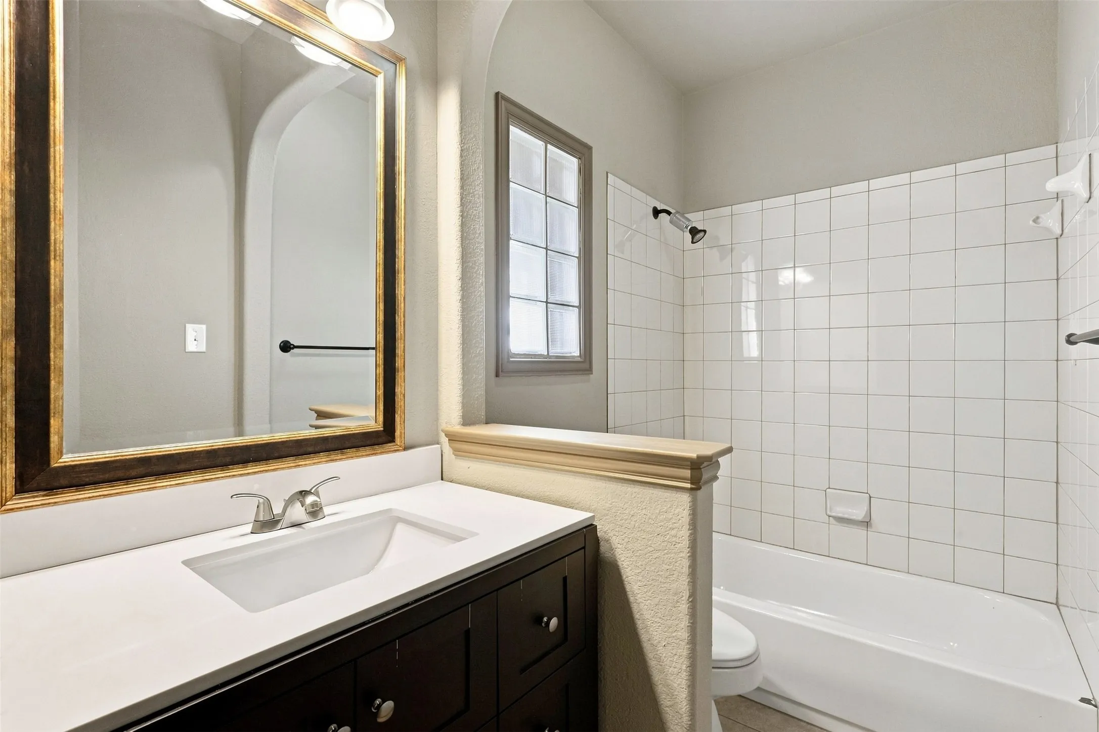 Single Family Residence For Sale in Tarrant County , 6918 Nava, Grand Prairie, Texas 75054, 3 Bedroom, 3 Bathroom, 2 Garage spaces, 2,541 Sqft, built in 2008, mls#21325681, Real Estate Agent in Grand Prairie, Homes For Sale in Tarrant county, Homes For Sale in Grand Prairie, Realtor in Grand Prairie Texas, Real Estate Brokerage Independent Realty Texas, Luminita Cordes Realtor