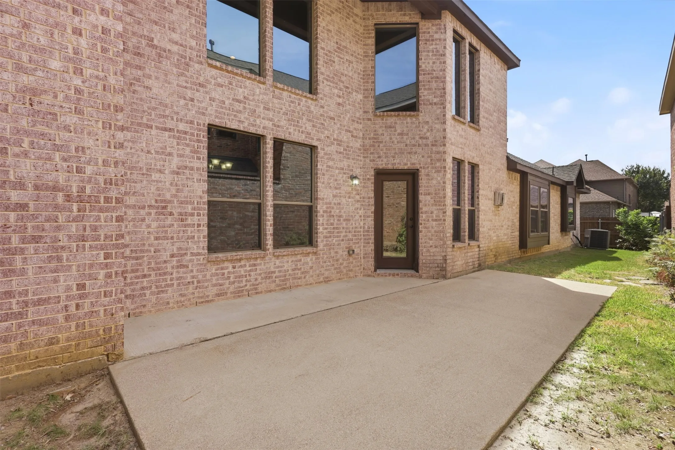 Single Family Residence For Sale in Tarrant County , 6918 Nava, Grand Prairie, Texas 75054, 3 Bedroom, 3 Bathroom, 2 Garage spaces, 2,541 Sqft, built in 2008, mls#21325681, Real Estate Agent in Grand Prairie, Homes For Sale in Tarrant county, Homes For Sale in Grand Prairie, Realtor in Grand Prairie Texas, Real Estate Brokerage Independent Realty Texas, Luminita Cordes Realtor