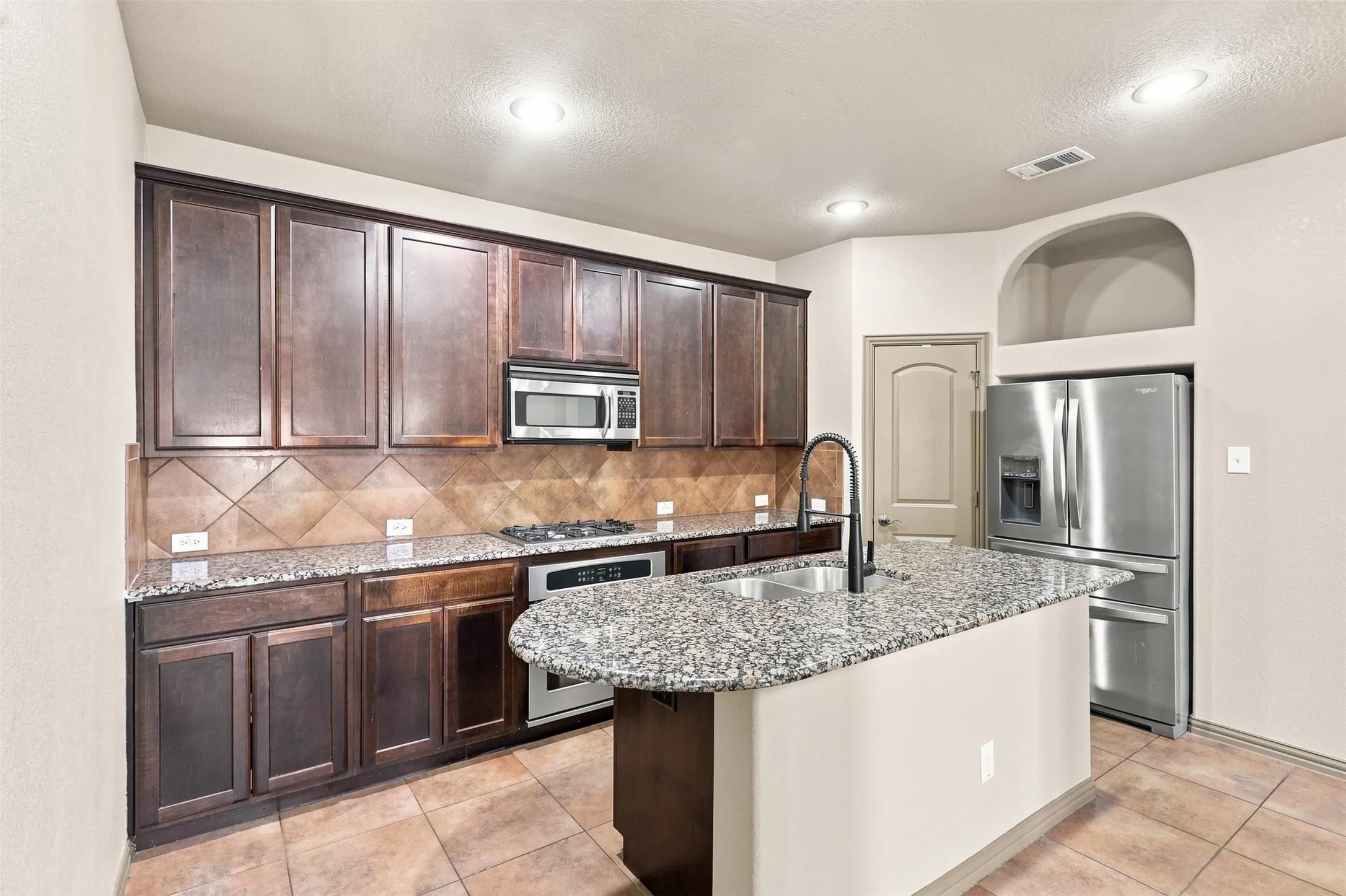 Single Family Residence For Sale in Tarrant County , 6918 Nava, Grand Prairie, Texas 75054, 3 Bedroom, 3 Bathroom, 2 Garage spaces, 2,541 Sqft, built in 2008, mls#21325681, Real Estate Agent in Grand Prairie, Homes For Sale in Tarrant county, Homes For Sale in Grand Prairie, Realtor in Grand Prairie Texas, Real Estate Brokerage Independent Realty Texas, Luminita Cordes Realtor