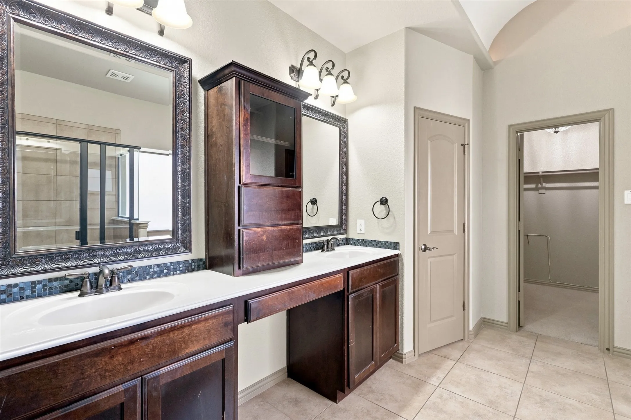 Single Family Residence For Sale in Tarrant County , 6918 Nava, Grand Prairie, Texas 75054, 3 Bedroom, 3 Bathroom, 2 Garage spaces, 2,541 Sqft, built in 2008, mls#21325681, Real Estate Agent in Grand Prairie, Homes For Sale in Tarrant county, Homes For Sale in Grand Prairie, Realtor in Grand Prairie Texas, Real Estate Brokerage Independent Realty Texas, Luminita Cordes Realtor