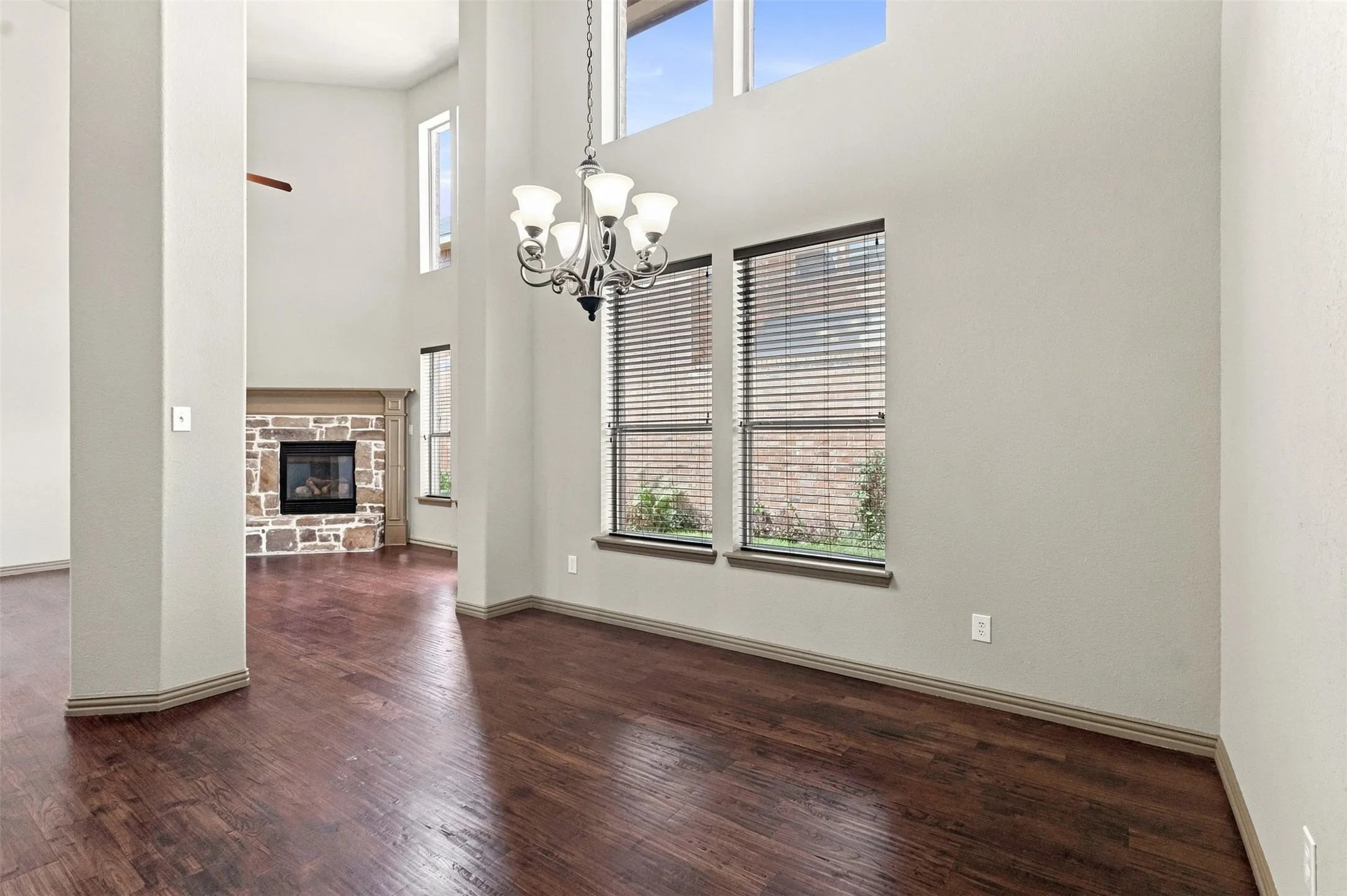 Single Family Residence For Sale in Tarrant County , 6918 Nava, Grand Prairie, Texas 75054, 3 Bedroom, 3 Bathroom, 2 Garage spaces, 2,541 Sqft, built in 2008, mls#21325681, Real Estate Agent in Grand Prairie, Homes For Sale in Tarrant county, Homes For Sale in Grand Prairie, Realtor in Grand Prairie Texas, Real Estate Brokerage Independent Realty Texas, Luminita Cordes Realtor