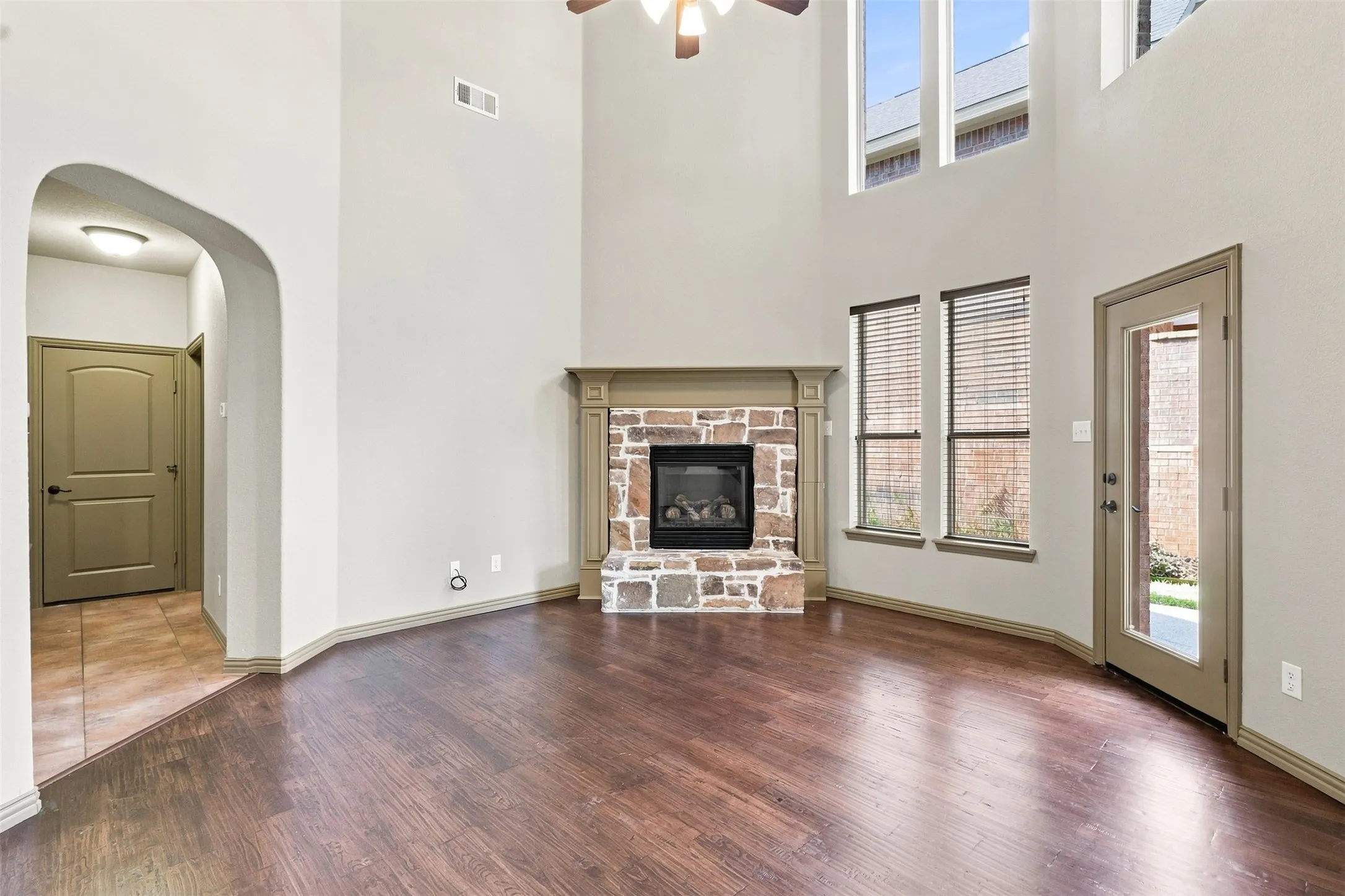 Single Family Residence For Sale in Tarrant County , 6918 Nava, Grand Prairie, Texas 75054, 3 Bedroom, 3 Bathroom, 2 Garage spaces, 2,541 Sqft, built in 2008, mls#21325681, Real Estate Agent in Grand Prairie, Homes For Sale in Tarrant county, Homes For Sale in Grand Prairie, Realtor in Grand Prairie Texas, Real Estate Brokerage Independent Realty Texas, Luminita Cordes Realtor