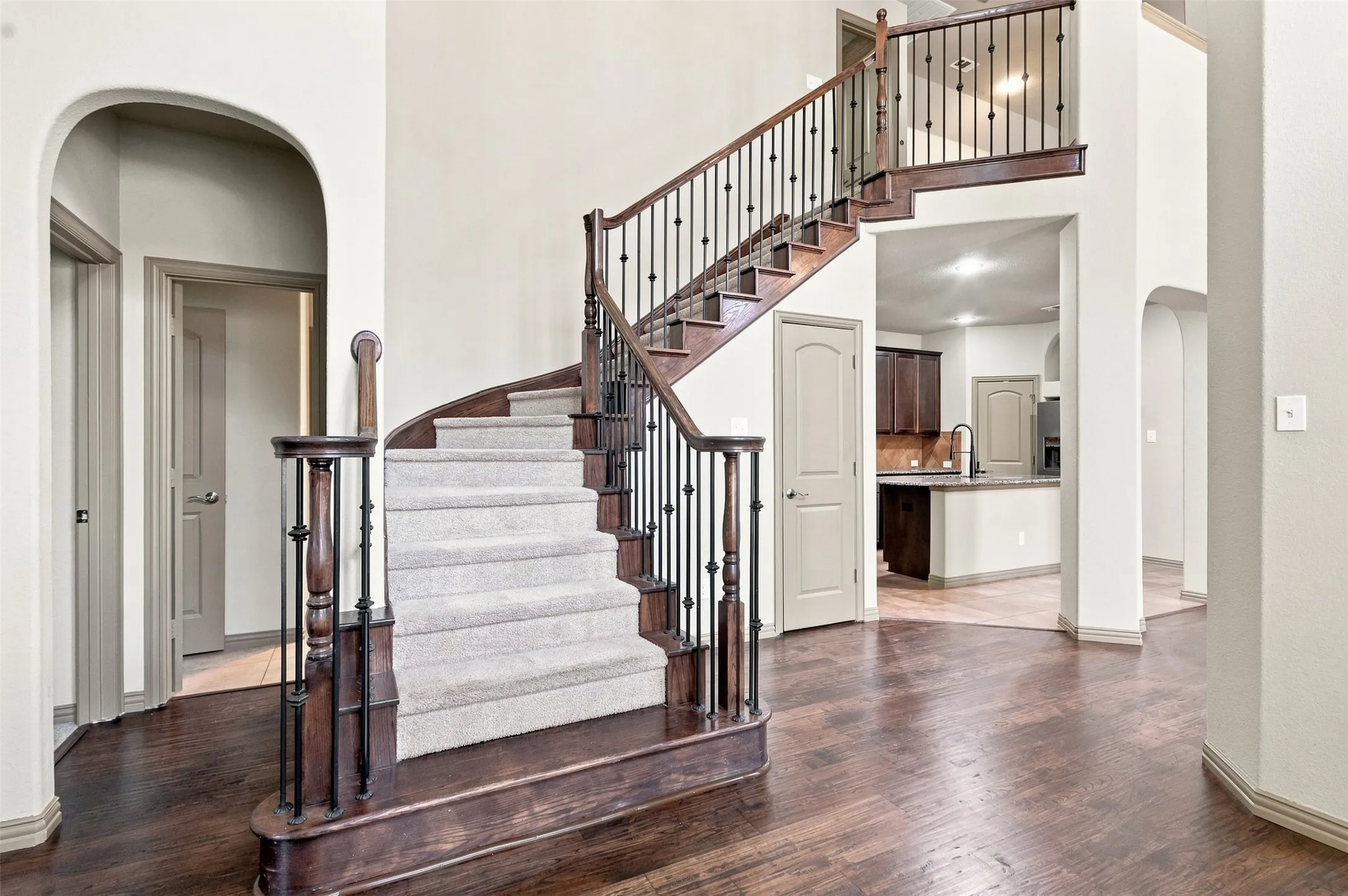 Single Family Residence For Sale in Tarrant County , 6918 Nava, Grand Prairie, Texas 75054, 3 Bedroom, 3 Bathroom, 2 Garage spaces, 2,541 Sqft, built in 2008, mls#21325681, Real Estate Agent in Grand Prairie, Homes For Sale in Tarrant county, Homes For Sale in Grand Prairie, Realtor in Grand Prairie Texas, Real Estate Brokerage Independent Realty Texas, Luminita Cordes Realtor
