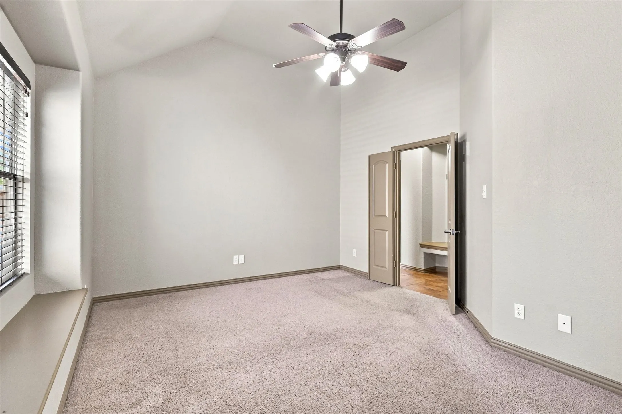 Single Family Residence For Sale in Tarrant County , 6918 Nava, Grand Prairie, Texas 75054, 3 Bedroom, 3 Bathroom, 2 Garage spaces, 2,541 Sqft, built in 2008, mls#21325681, Real Estate Agent in Grand Prairie, Homes For Sale in Tarrant county, Homes For Sale in Grand Prairie, Realtor in Grand Prairie Texas, Real Estate Brokerage Independent Realty Texas, Luminita Cordes Realtor